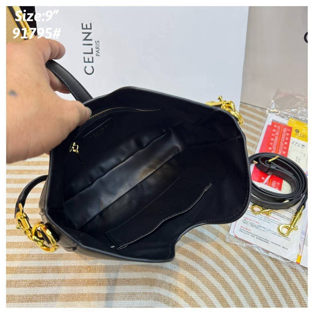 CELINE SMALL CAMILLE 16 SOFT BAG IN SMOOTH LEATHER กระเป๋าทรงโฮโบที่ตัวแม่ตัวมัมใช้กันเยอะสุดๆ ด้วยรูปทรงยอดนิยม สะดวกใช้ด้วยอะไหล่บิดล็อค สีทองสวยโดดเด่น