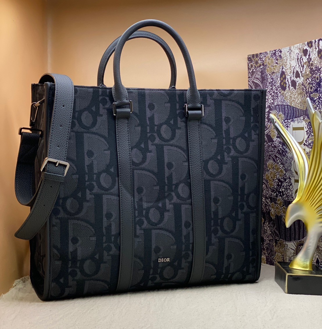 พร้อมส่ง 2 สี DIOR East-West Tote Bag Maxi Dior Oblique Jacquard / DIOR TOTE BAG กระเป๋าทรงโท้ท เกรดออริ สลับแท้ 1:1 ใช้ต่างประเทศได้ New for Spring 2024
