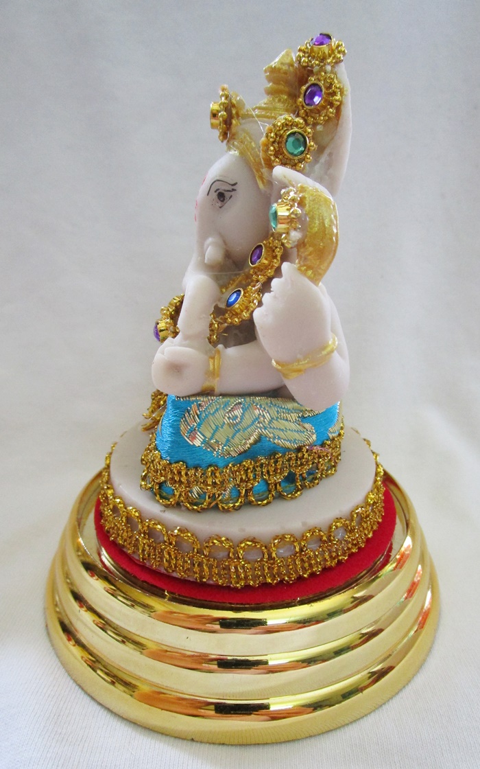 สินค้าหมดค่ะ องค์พระพิฆเนศปางสัมปทายะ(ประทานความสำเร็จ)แบบตั้งโต๊ะครอบแก้ว องค์ที่2ค่ะ