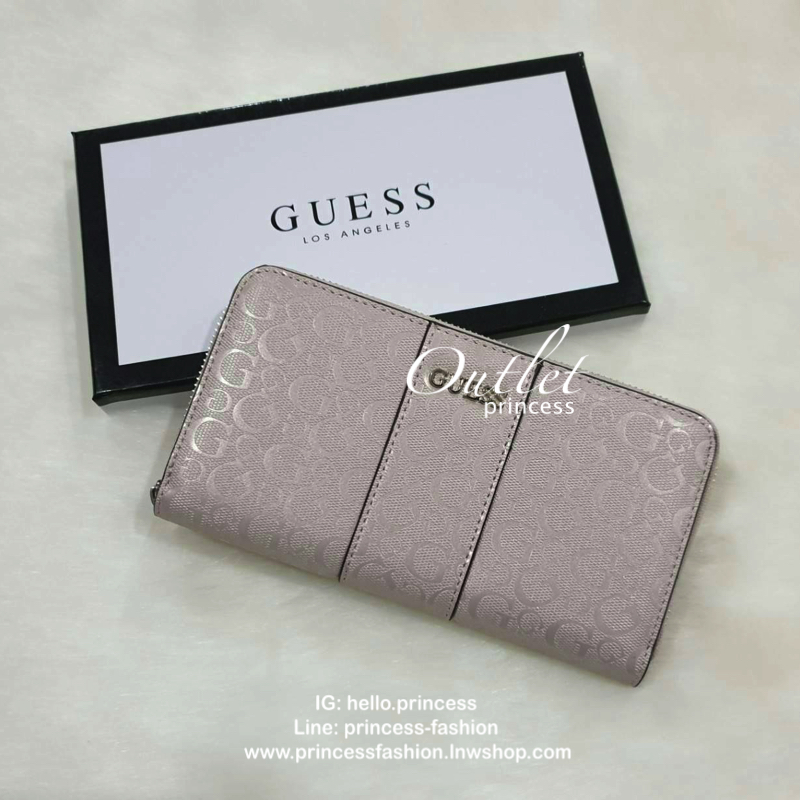 Guess women zip around long wallet กระเป๋าสตางค์หนังทรงซิปรอบลาย G ด้านหน้าติดโลโก้แบรนด์ด้วยโลหะสวยหรู ภายในมีช่องใส่ธนบัตร ช่องใส่บัตรหลายช่อง มีช่องซิปใส่เหรียญ สามารถใส่ไอโฟนพลัสได้ สวยคุ้ม น่าใช้มากๆค่า