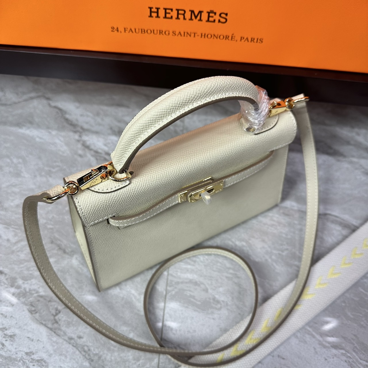 ORI หนังแท้ | Hermes Mini Kelly Pochette 20cm จิ๋วแต่แจ๋ว ราคาพุ่งยิ่งกว่าทอง พร้อมสายสปอร์ต กระเป๋าสะพายที่สุดแห่งหรูหราลัคชู นิยามของความสง่างามเหนือกาลเวลา