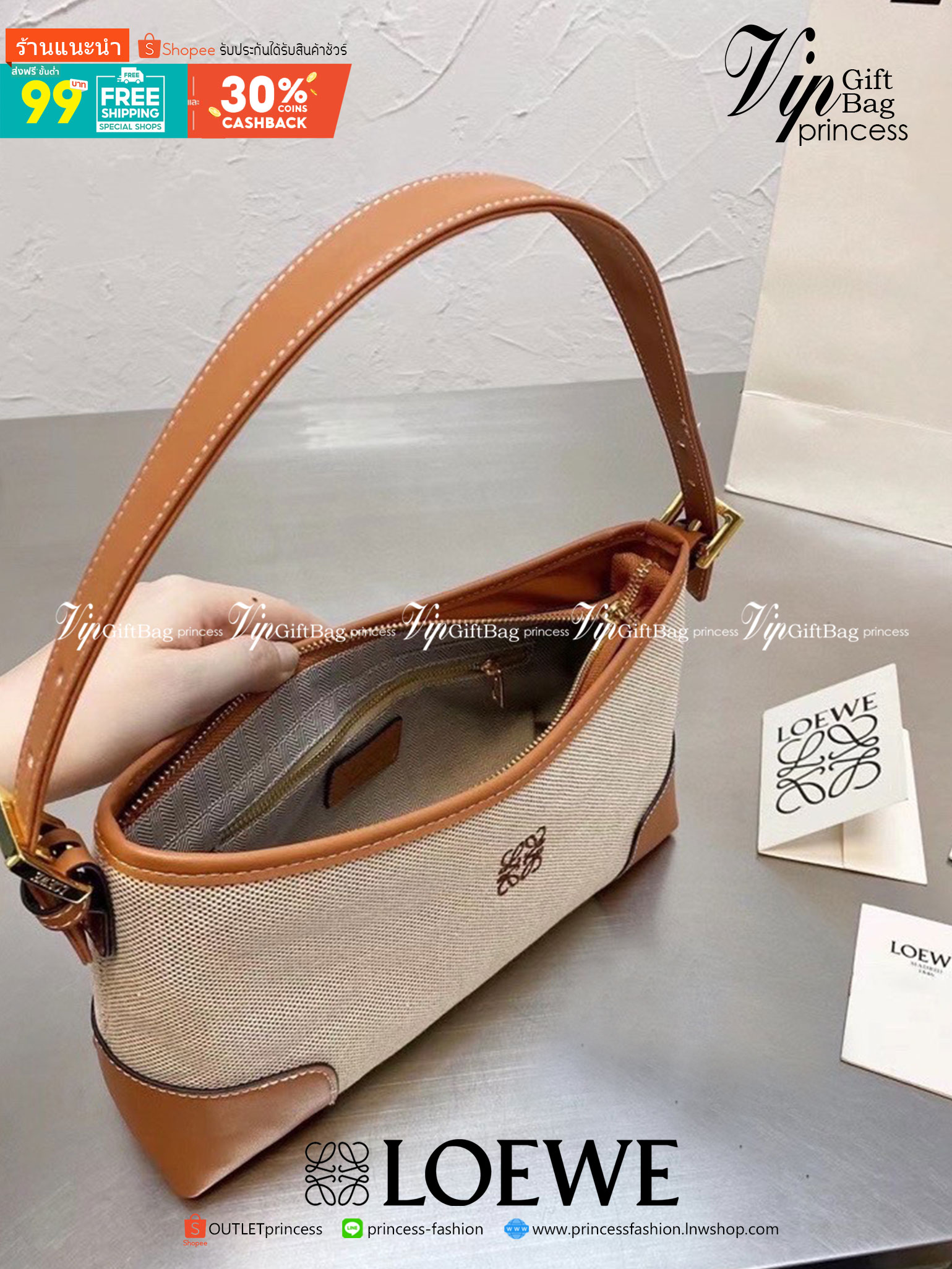 VIP 】LOEWE SHOULDER BAG VIP GIFT WITH PURCHASE (GWP) พรีเมี่ยมกิ๊ฟ Limited จาก LOEWE PERFUME DUTYFREE COUNTER รุ่นใหม่วัสดุ Canvas Fabric ผสมผสานหนังแท้ CalfSkin ดีไซน์และโทนสีลงตัวสุดคลาสสิค เปิดปิดด้วยซิปแบรนด์อะไหล่ทอง ภายในโล่งกว้างซับในผ้าฝ้ายลายก้าง