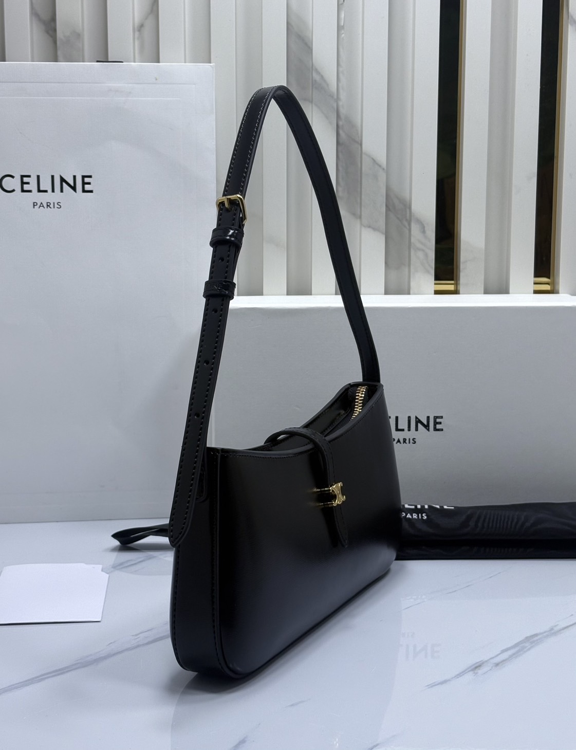 ORI หนังแท้ | CELINE TINA SHOULDER BAG IN Triomphe canvas กระเป๋าสะพายไหล่ทรงพอช ดีไซน์ใหม่ก่อนใคร เรียบง่ายหรูหราลงตัว สไตล์วินเทจลัคชูดูแพงสุดๆ ใช้งานได้หลากหลายโอกาส ขนาดกำลังดีพาพาสะดวก