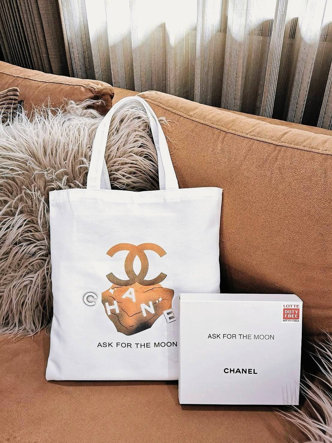 Chanel Canvas Shopping Bag VIP Gift With Purchase (Event-GWP) พรีเมี่ยมกิ๊ฟรุ่นใหม่ล่าสุดคอลเลคชั่น Chanel Nº5 Holiday "Ask for the moon" จาก Chanel Perfume Counter Duty Free ขนาดใหญ่กำลังดีวัสดุ Canvas เนื้อหนาสกรีนแบรนด์ทั้ง2ด้านอย่างดี จุของไ