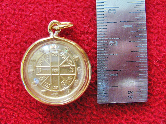 สินค้าหมดค่ะ จี้พระราหูอมจันทร์หลัง12ราศี เนื้อทองพ่นทรายเลี่ยมทองไมครอนพร้อมใบคาถาค่ะ