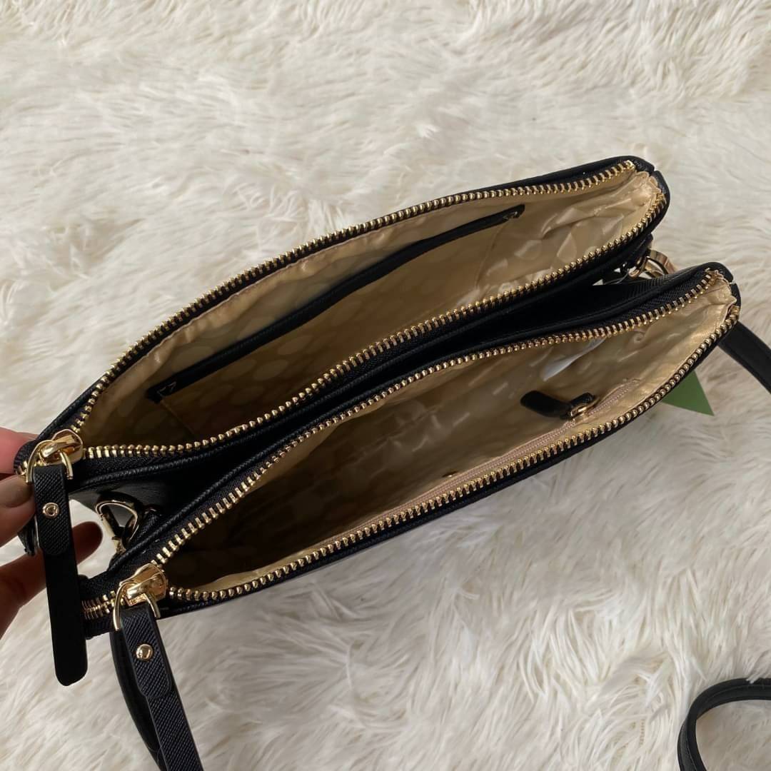ของแท้ 💯% KATE SPADE NEW YORK กระเป๋าสะพายขนาดน่ารัก หนังนิ่ม มีช่องใส่ของถึง2ช่อง ด้านในแบ่งใส่ของได้เป็นสัดส่วนใส่ iphone6+ได้