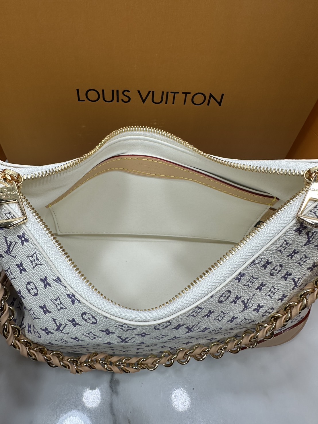 ORI หนังแท้ | LV Boulogne PM bag กระเป๋าสะพายทรงโฮโบ ดีไซน์อเนกประสงค์จาก Monogram แคนวาสคลาสสิก มีสายสะพายแบบถอดออกได้ เลือกสะพายเฉียง สะพายไหล่แบบสายยาว หรือสะพายไหล่แบบสายสั้นได้ตามต้องการ เมื่อถอดสายออก