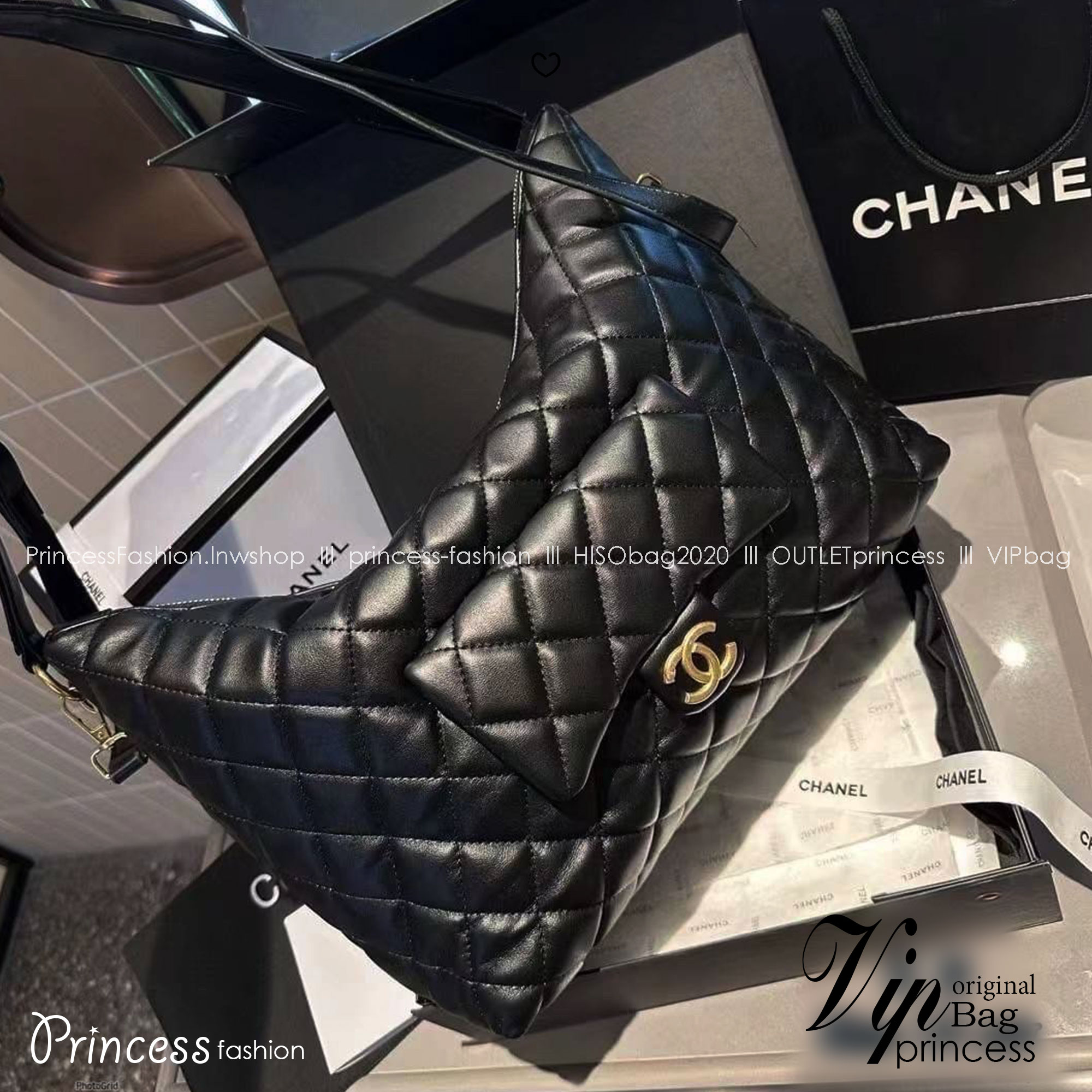 Chanel Maxi Hobo Bag 23B 37cm กระเป๋าสะพายทรงโฮโบใบใหญ่ จุของได้เยอะ ดีไซน์ใหม่ ตัวแม่ตัวมัมต้องมีแล้วนะคะ งานหนังเต็มใบสวยหรูดูแพง เรียบแต่หรู ต้องใบนี้เลยค่ะ ใช้ได้กับทุกลุค ทุกโอกาส
