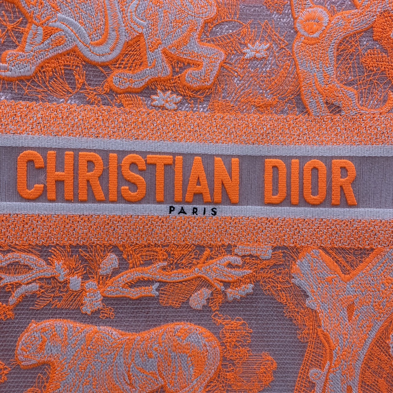 DIOR Book Tote Fluorescent Orange Toile de Jouy Transparent Canvas เกรดออริจินอล ภาพสินค้าถ่ายจากงานขายจริงใช้งานต่างประเทศได้
