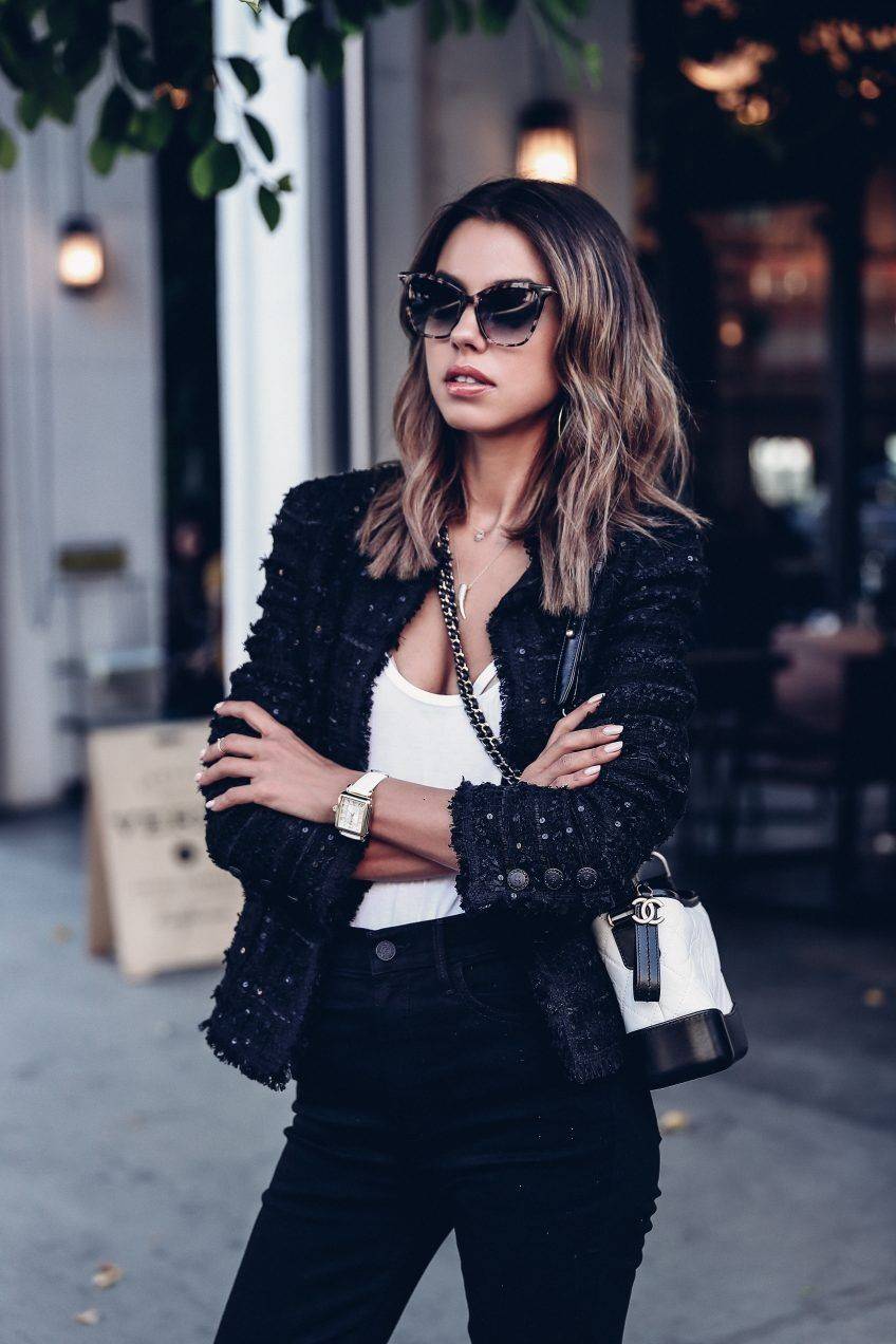 9" CHANEL SHOULDER BAG / CHANEL GABRIELLE HOBO BAG ไซส์คลาสสิค กระเป๋าสะพายข้าง/ไหล่ หนังแท้ นิ่ม หรู มาพร้อมพวงกุญแจสัญลักษณ์แบรนด์ อะไหล่พร้อมโซ่สะพายสีทองสลับสีเงินรมดำ สามารถสะพาย crossbody หรือสะพายไหล่ได้หมด สะพายแล้วขับผิวมากๆ เปิด-ปิดกระเป๋าด