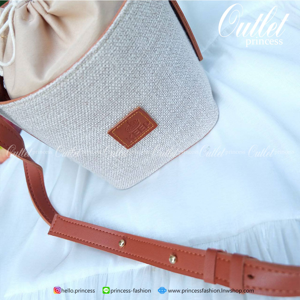 สวยมาก KEEP ‘ Vitamin Sea ‘ Col.3 ทรงถังน่ารักมาก สไตล์ Casual ดูดี สุดๆ ตัดขอบหนังสีน้ำตาล ทรงน่ารัก ด้านในมีถุงผ้าใบเล็กใส่ของได้อีกชั้น ดีไซน์รูปแบบสวย *ดีต่อใจ ใครชอบทรงนี้ห้ามพลาดเลยน๊า 😁❤️ ถือเที่ยว ไปทะเลก้อสวยสุดๆ