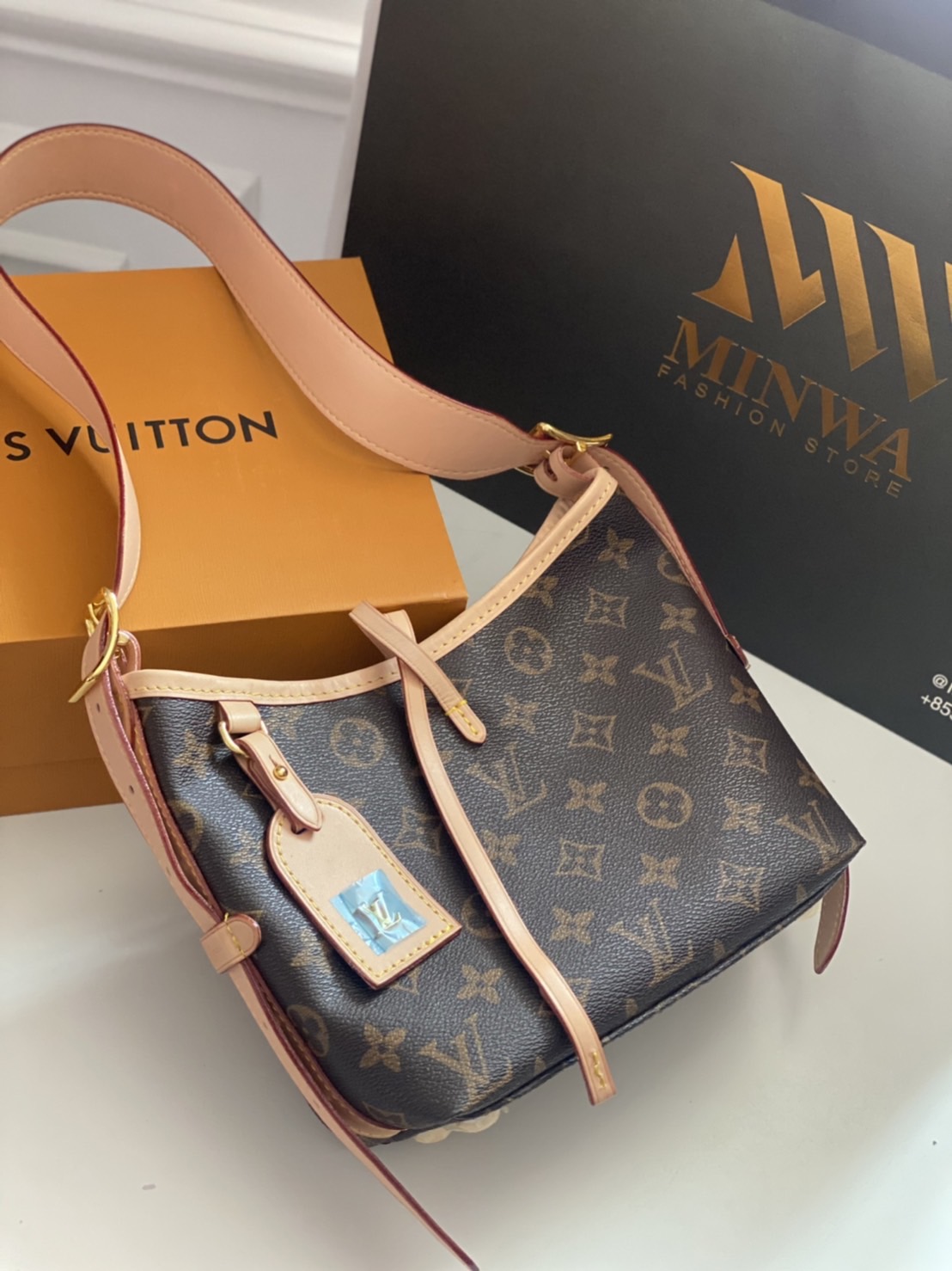 Small 20cm LV CarryAll Monogram / LV HOBO BAG เกรดออริจินอล พร้อมส่งที่ไทย ขนาดใหม่ ไซส์กะทัดรัดน่าใช้ กระเป๋าถือแคนวาสแต่งขอบหนัง ผสานเสน่ห์สวยงามเข้ากับดีไซน์ที่ง่ายต่อการใช้งาน พกพาไปได้ทุกที่
