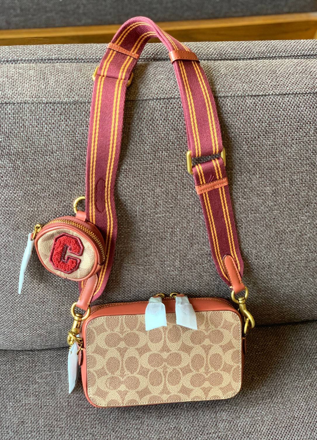 COACH CHARTER SLIM CROSSBODY IN SIGNATURE CANVAS WITH PATCHES ((C6744)) 📌พร้อมส่งที่ไทย สวยก่อนใครไปเลยยค่าา! 🌈จัดส่งพร้อมกระเป๋าพวงกุญแจแบรนด์แบบมีซิปอีกหนึ่งใบ กระเป๋าสะพายแบบครอสบอดี้ร์ หนังแท้สวย