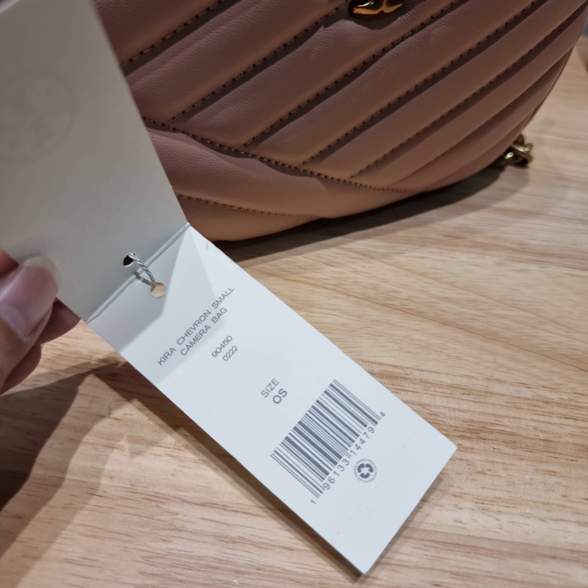 TORY BURCH KIRA CHEVRON SMALL CAMERA BAG / TORY CAMERA BAG / TORY BAG พร้อมส่ง 4 สี กระเป๋าสะพายทรงกล้อง ขนาดกะทัดรัด ไซส์สะพายคล่องตัว ดูหรู ลูกคุณหนู