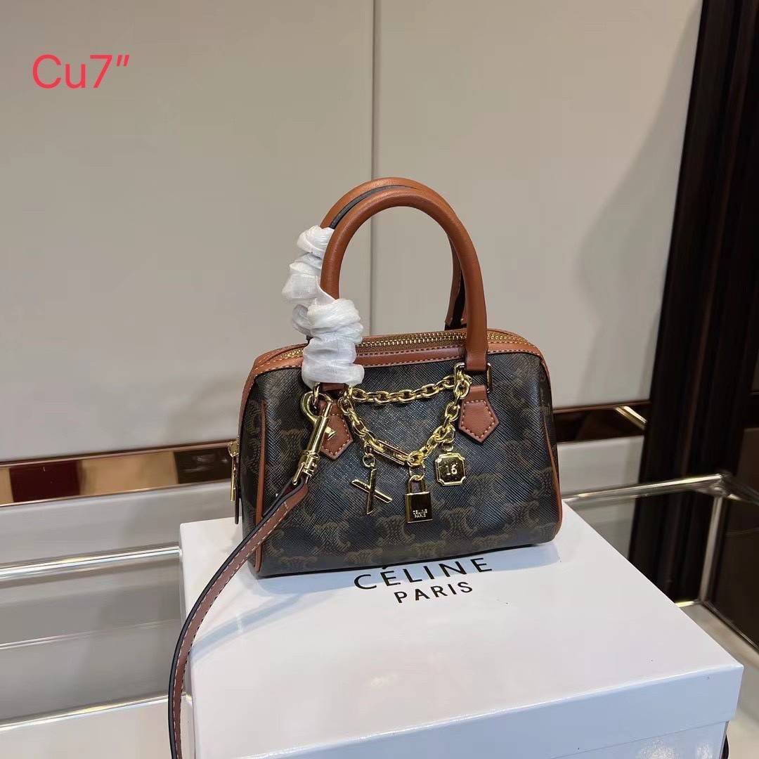 CELINE MINI BOSTON BAG IN TRIOMPHE CANVAS กระเป๋าทรงบอสตันไซส์มินิน่ารัก ประดับสายโซ่สีทอง พร้อมตัวห้อยตกแต่งสวยหรูโดดเด่น