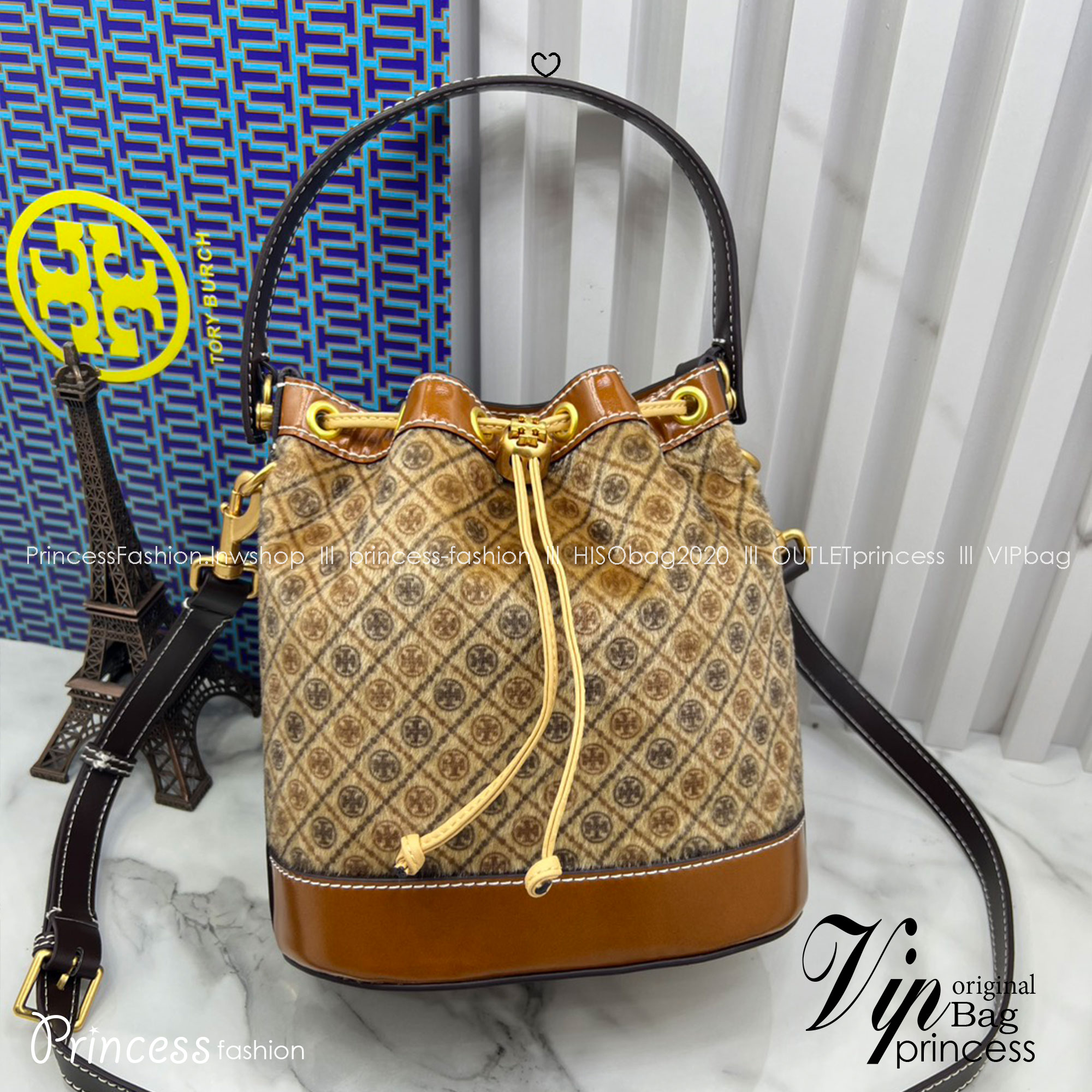 TOP ORI หนังแท้ | เกรดดีสุด TORY BURCH T Monogram Calf Hair Bucket Bag caramel brown colour-block panelled design ใหม่ล่าสุดได้สวยก่อนใคร กับกระเป๋าบัคเก็ตยอดฮิตดีไซน์ใหม่ แต่งโลโก้ด้วยขนเฟอร์สวยหรู โทนสีน้ำตาลขับผิว