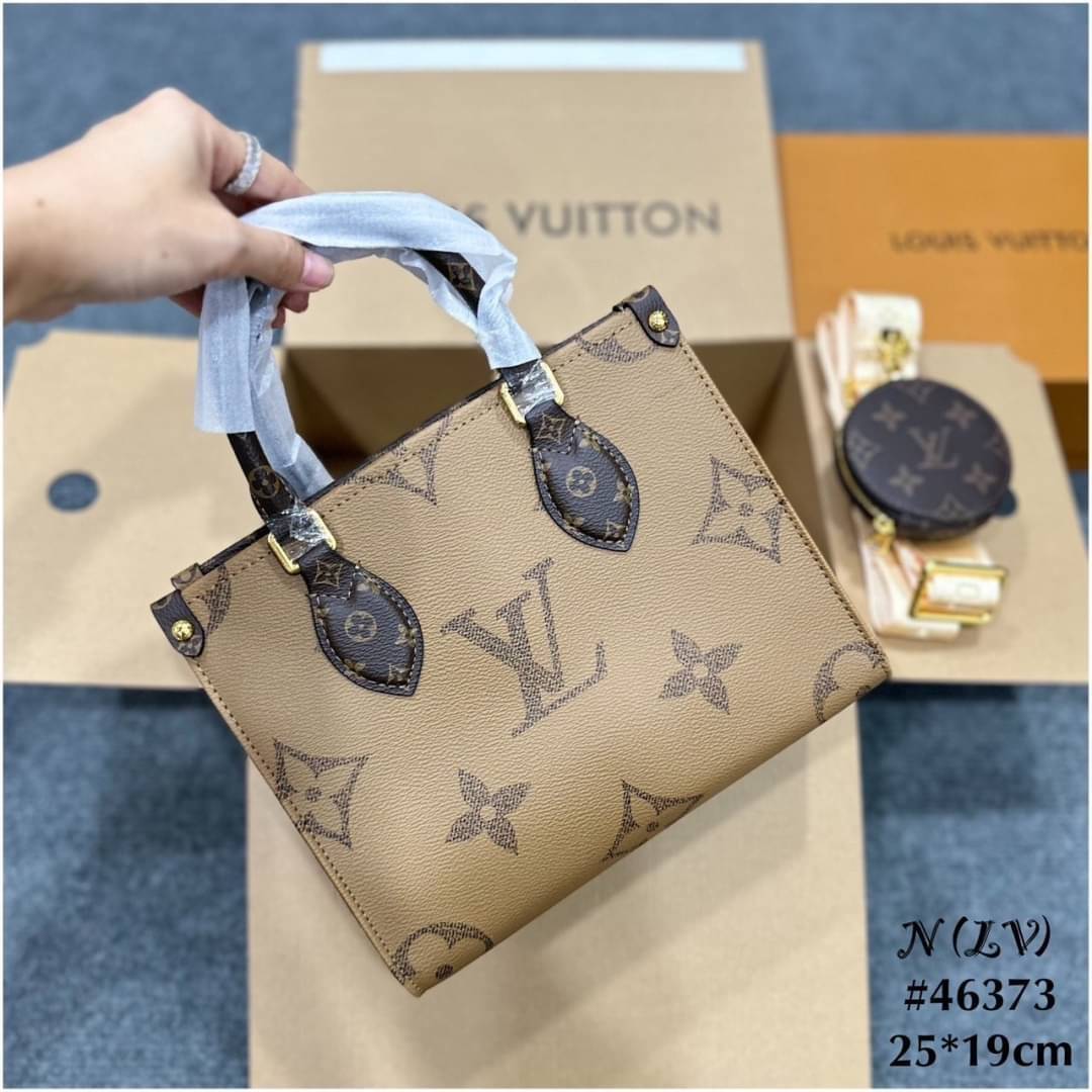 LV OnTheGo PM monogram tote bag กระเป๋าทรงโท้ทที่ใครเห็นต้องเป็นหลงรัก สีทูโทน 2 ด้าน ใช้งานได้ไม่มีเบื่อ ขนาดกำลังสวยคลาสสิค ผู้ดี หรูหราได้ทุกลุค ทุกสไตล์