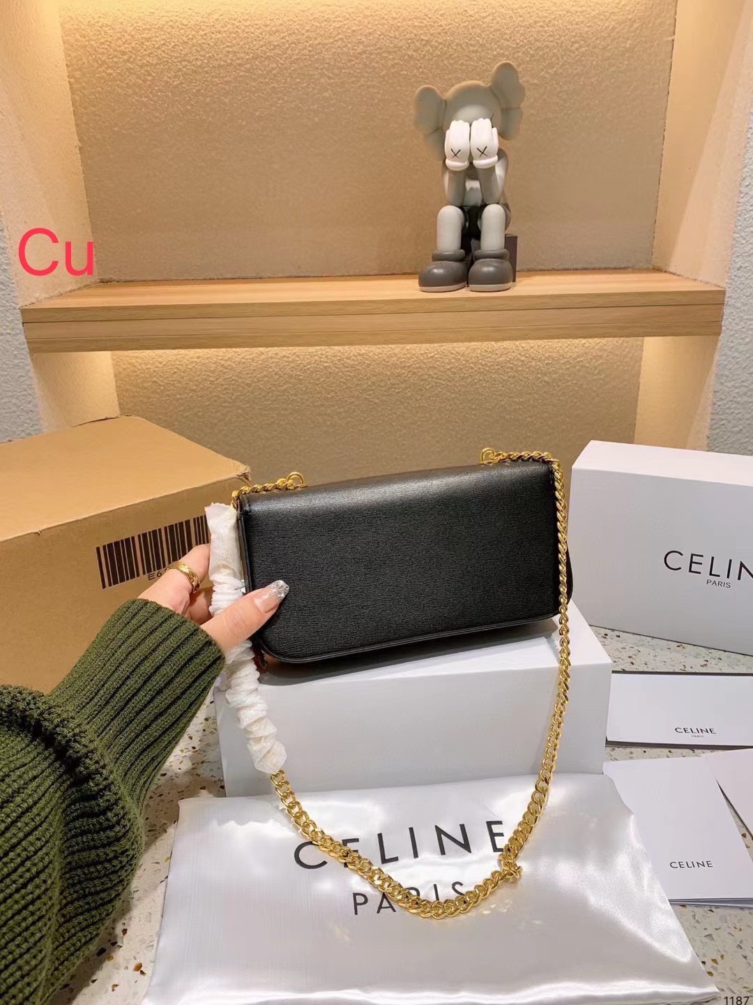 CELINE CHAIN SHOULDER BAG CLAUDE IN SHINY CALFSKIN / CELINE MINI TRIOMPHE BAG กระเป๋าสะพายกึ่งคลัทช์ สายโซ่สีทองสะพายไหล่ พกพาง่าย พร้อมเสิร์ฟครบ box set ในราคาสุดคุ้ม ของมันต้องมีน้า