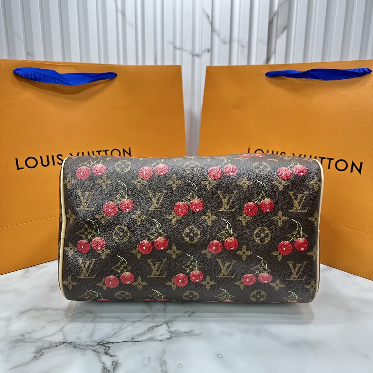 ORI หนังแท้ | LV x TM Bolsa Speedy Soft 30 Monogram cherry ช่วงนี้หน้าเชอรรี่ 🍒 กำลังออก 3 สีสุดฮอตเลือกช็อปได้เลยค่า กระเป๋าสะพายทรงหมอนใบใหญ่ ดีไซน์ใหม่มีชีวิตชีวา แสนสดใสด้วยโมโนแกรมแต่งดีเทลลายเชอร์รี่โดดเด่นสะท้อนความงามเปี่ยมสีสันอันเป็นเอกล