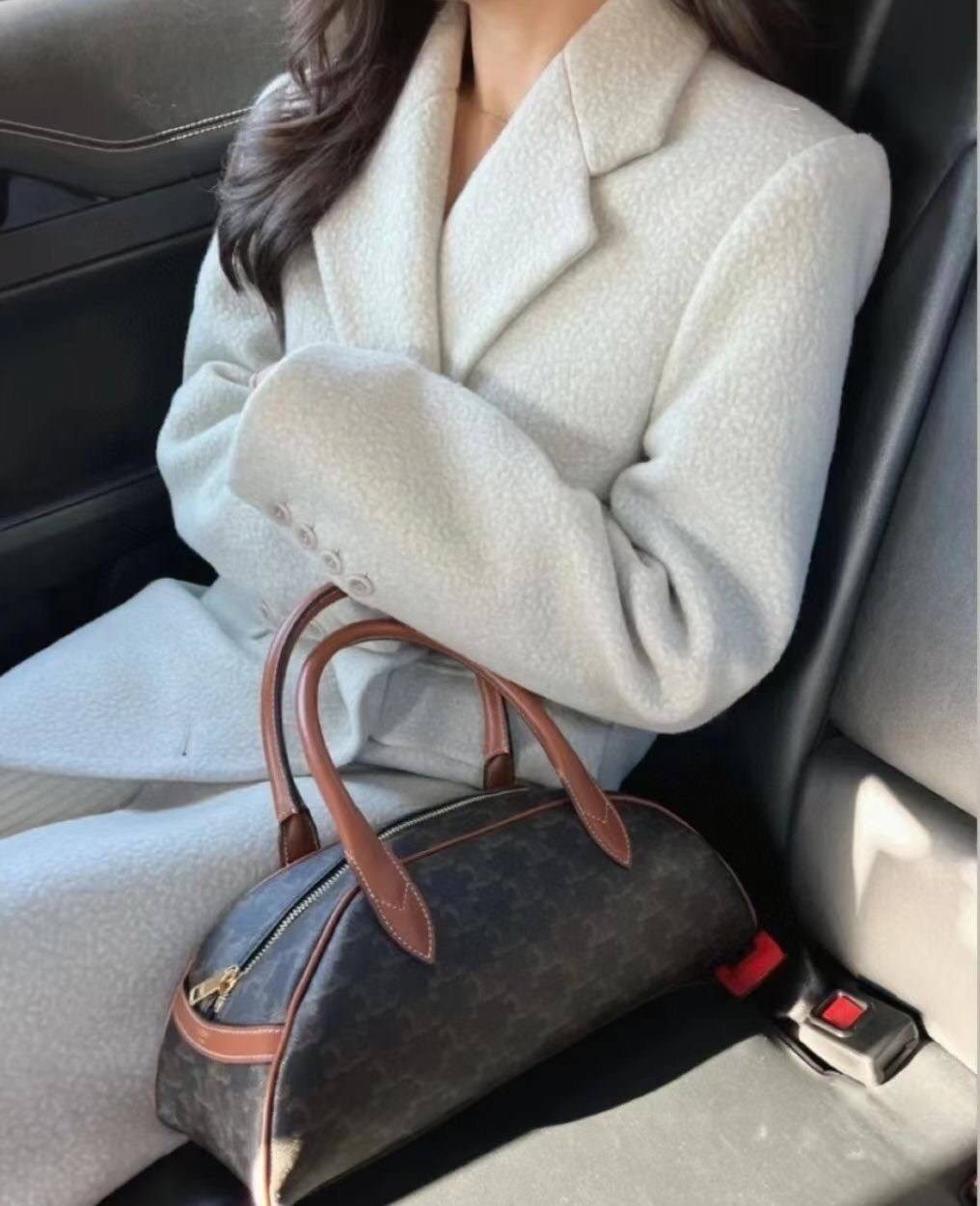 VIP 】CELINE VINTAGE BAG 2021 handlebag canvas งานหนังแท้ผสมแคนวาส โดดเด่นไม่เหมือนกับลวดลายแคนวาสที่เป็นเอกลักษณ์แบรนด์แบบไม่เหมือนใครให้ด้วยความเรียบหรู เหมาะสำหรับการใช้งานในชีวิตประจำวันเป็นอย่างมาก