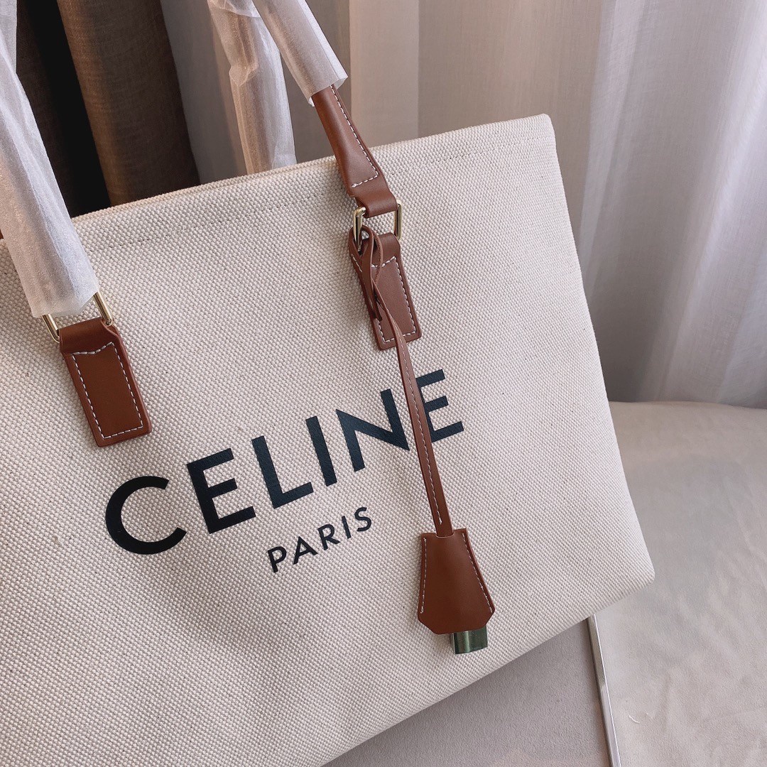VIP CELINE CANVAS TOTE BAG พรีเมี่ยมกิ๊ฟ Limited Edition จาก CELINE PERFUME DUTY FREE COUNTER กระเป๋าทรง TOTE ใบขนาดใหญ่ ผ้าแคนวาสคาดหนังลูกวัวแท้ อะไหล่ทอง