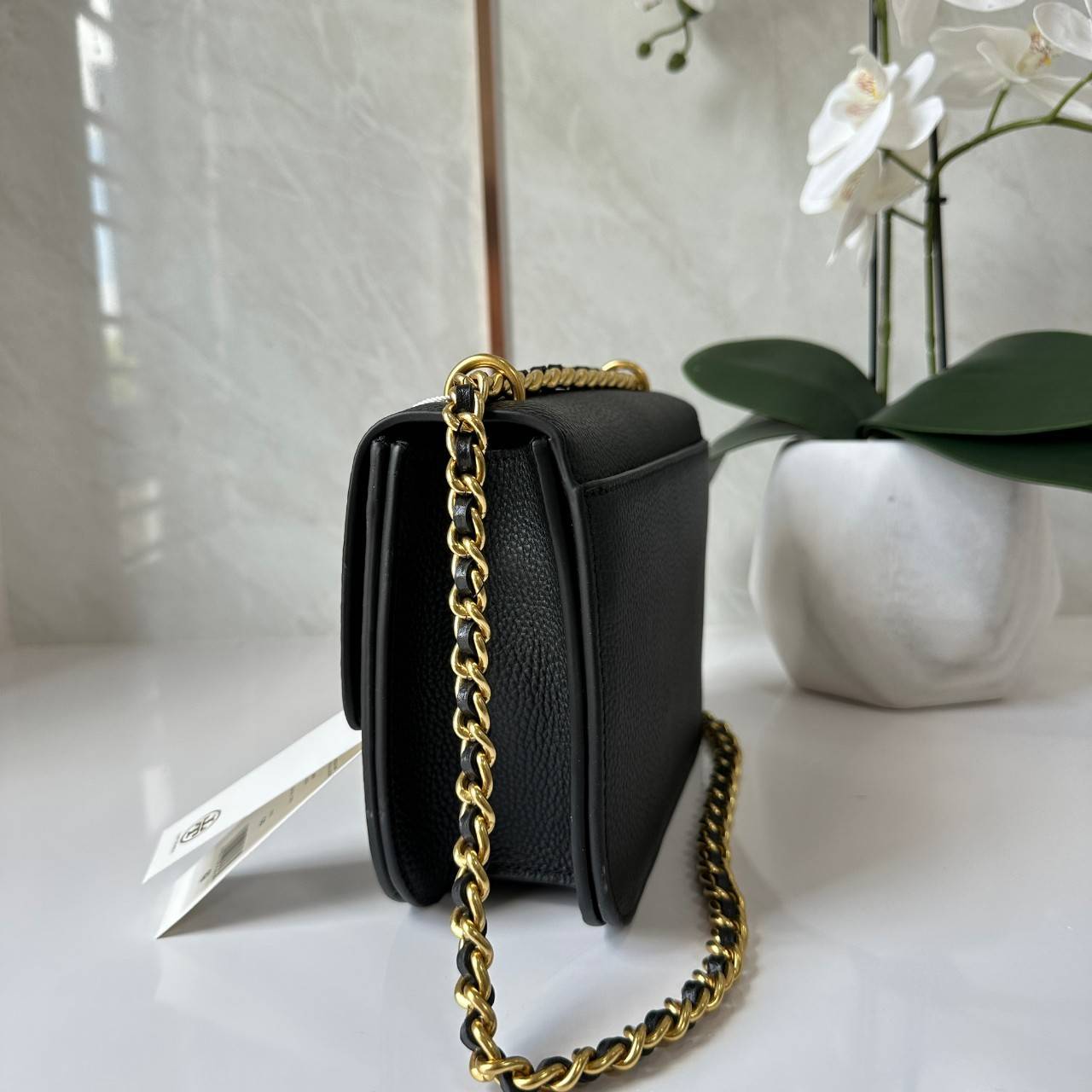 Tory Burch Britten Small Convertible Shoulder Bag คอลเลคชั่นใหม่สุดเรียบหรู กระเป๋าสะพายไหล่หรือสะพายข้าง วัสดุหนังอย่างดี