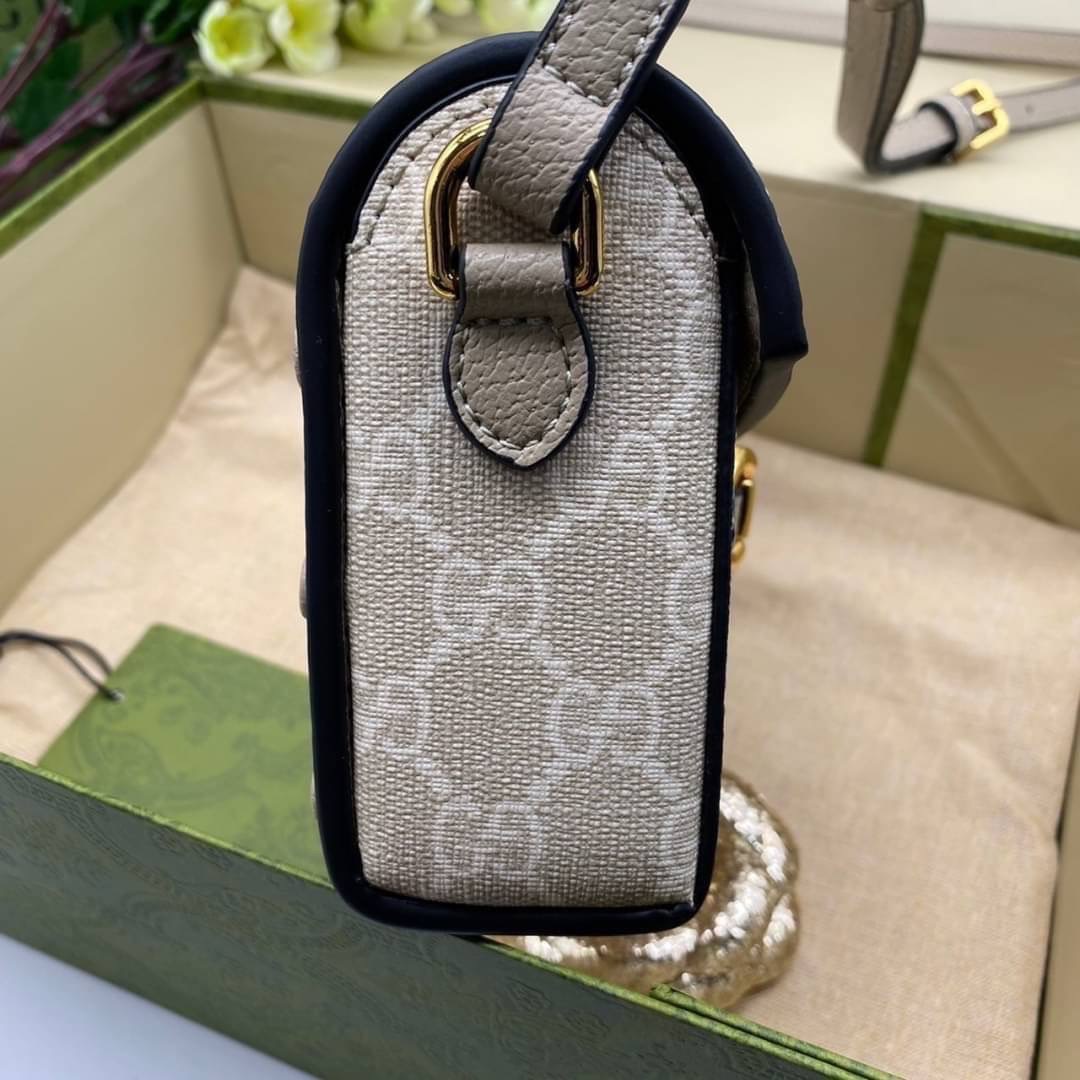 GUCCI HORSEBIT 1955 MINI BAG กระเป๋าสะพาย กระเป๋าใส่โทรศัพท์ ดีไซต์สัญลักษณ์วงแหวนตามแบบฉบับ GG มาพร้อมกล่องแบรนด์และสายสะพายยาวที่สามารถปรับระดับได้ พร้อมส่งให้สะพาย สวยๆ กันแล้ววันนี้ ใบนี้ must have..ค่ะ.!!