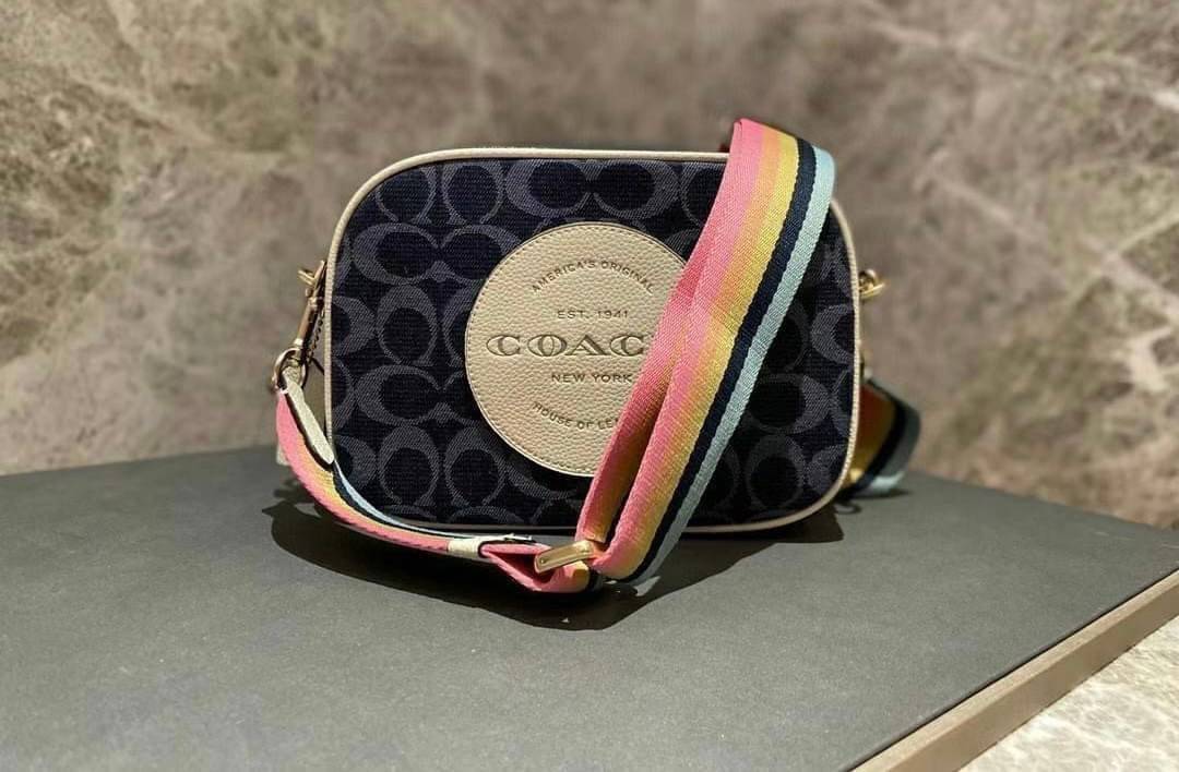 OUTLET 】COACH LADIES GENUINE CAMERA CLASSIC BAG ((2822)) ✔️สินค้าปกติตามเงื่อนไขทั่วไปค่ะ!! พร้อมส่งที่ไทยค่ะ! กระเป๋าสะพายแบบครอสบอดี้ร์ หนังแท้+ผ้าjacquard ทอลายแบรนด์ สวยงามมากๆค่ะ