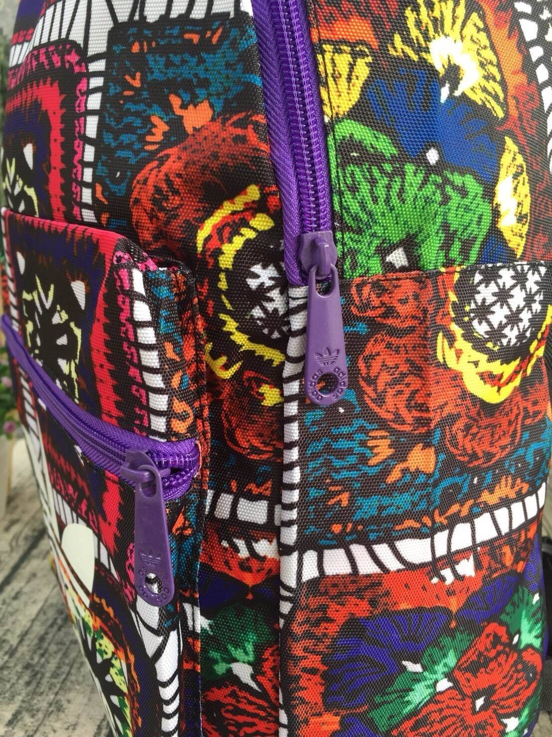 ADIDAS WOMEN ORIGINALS CROCHITA CLASSIC BACKPACK กระเป๋าเป้ แบบใหม่ล่าสุด พิมพ์ลายคลาสสิค ใช้เป็นกระเป๋านักเรียน หรือเป้กีฬาได้ ช่องใส่ของใหญ่แยกช่องสำหรับใส่หนังสือ และมีช่องหน้าใส่ของจุกจิก รูปแบบสวยทันสมัย ใช้ได้ทั้งชาย-หญิง วัสดุคุณภาพดี กันน้ำได้