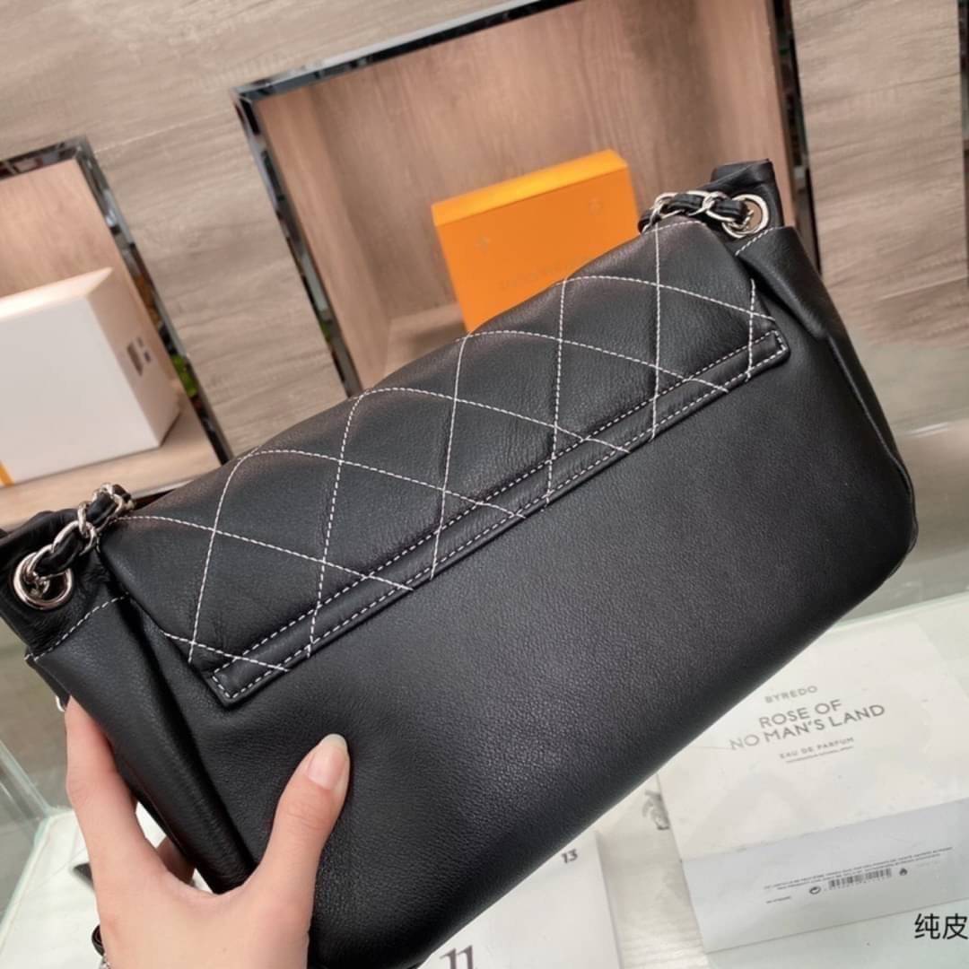 CHANEL Work Bag Black 11” พร้อมส่งที่ไทย Very handy handbag that also serves as a workbag. Can fit Iphone max Pro comfortably. In very good condition.