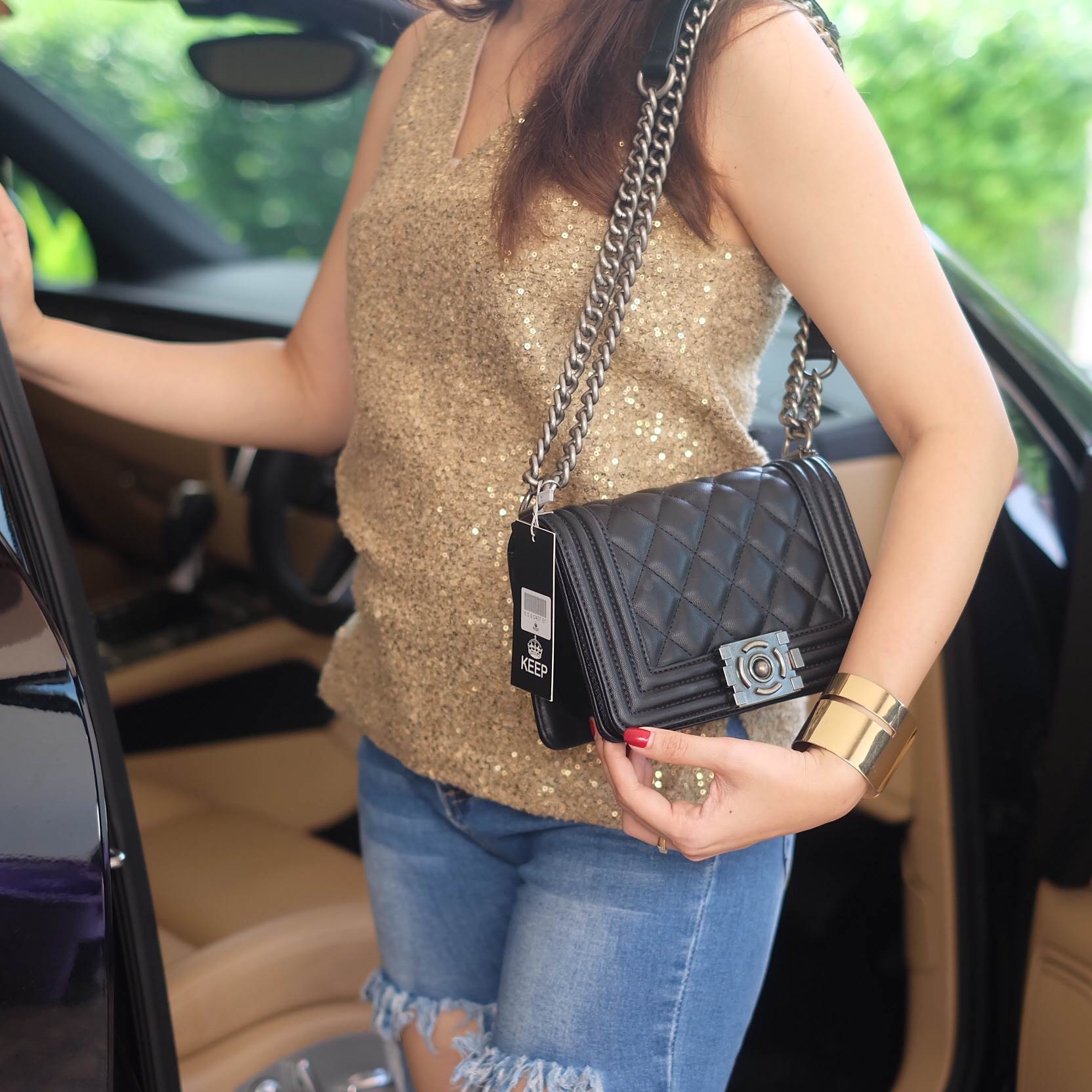 ใหม่ Size 8 นิ้ว มินิๆ น่ารักมาก ทางร้าน ได้กระเป๋า จากแบรนด์ KEEP รุ่น KEEP shoulder Luxury Quited bag สวย หรู เท่ มากๆ เลยน๊า กระเป๋าอยู่ทรง หนังแกะสังเคราะห์นิ่มตึงสวยมากคะ สายโซ่ มีที่รองไหล่ สะพายสบายคะ สายปรับ สั้น ยาวได้คะ ใบจริงสวยมาก เข้ากับชุดได