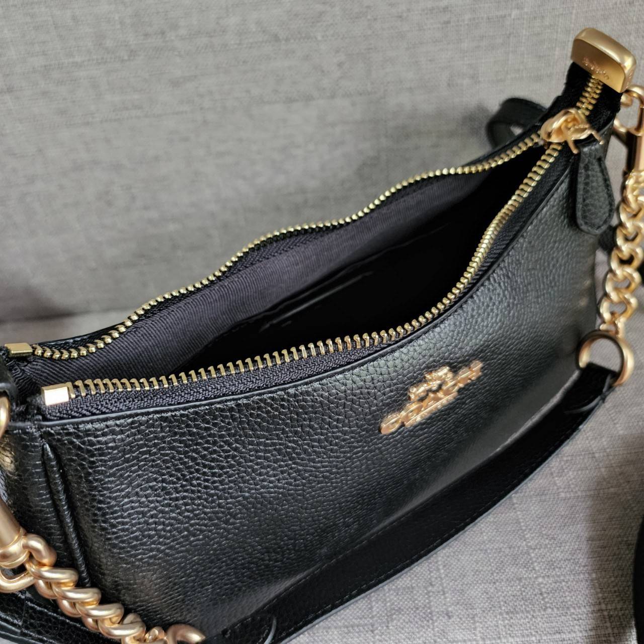 พร้อมส่งครบสี สวยทุกสีเลยค่า😘 ((CA173//CA209//CA548)) COACH TERI SHOULDER BAG 🔹กระเป๋าทรงพอช ในรูปแบบหนังแท้ หนังนิ่มสวยมากค่ะ