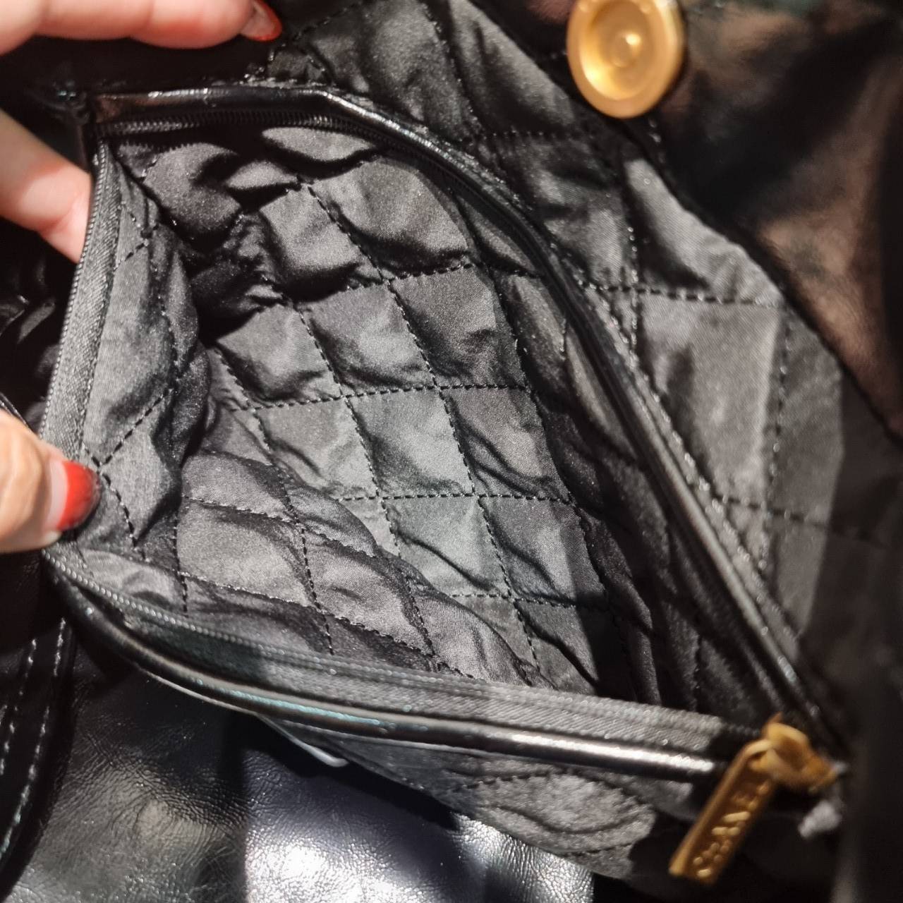 Chanel 22 horizontal bag แรงเกินต้านที่สุดกับไอเท็มนี้ ที่สาวๆหรือใครๆก็ต้องมี มาในไซส์ใหญ่ รูปทรงใช้ง่ายขึ้น แต่ยังจุได้หนักๆเหมือนเดิม ดูหรูหรา เกินเรื่องที่สุด