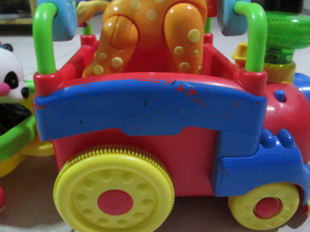 Fisher-Price Amazing Animals Sing and Go Choo-Choo ของเล่นมือสอง