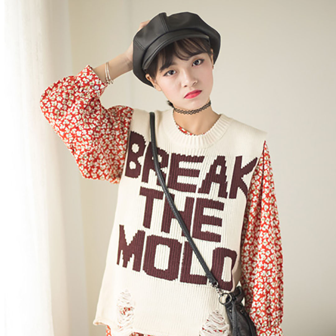 พร้อมส่ง 2 สี 🌈 Break The Molo Sweater เสื้อแขนกุดไหมพรมแต่งดีเทลเป็นขาดๆเซอร์ๆ (IN32508)