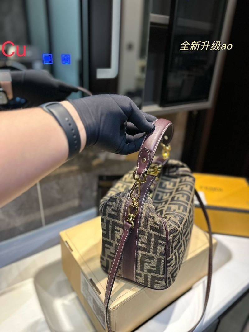 Fendi Tobacco Monogram FF Logo Zucca Buckle Belt Boston Mini Bag กระเป๋าสะพายไซส์มินิน่ารัก เปิดปิดด้วยตัวล็อคปั้มลายแบรนด์ ห้ามพลาดเลยค่ะใบนี้แนะนำสุดๆ