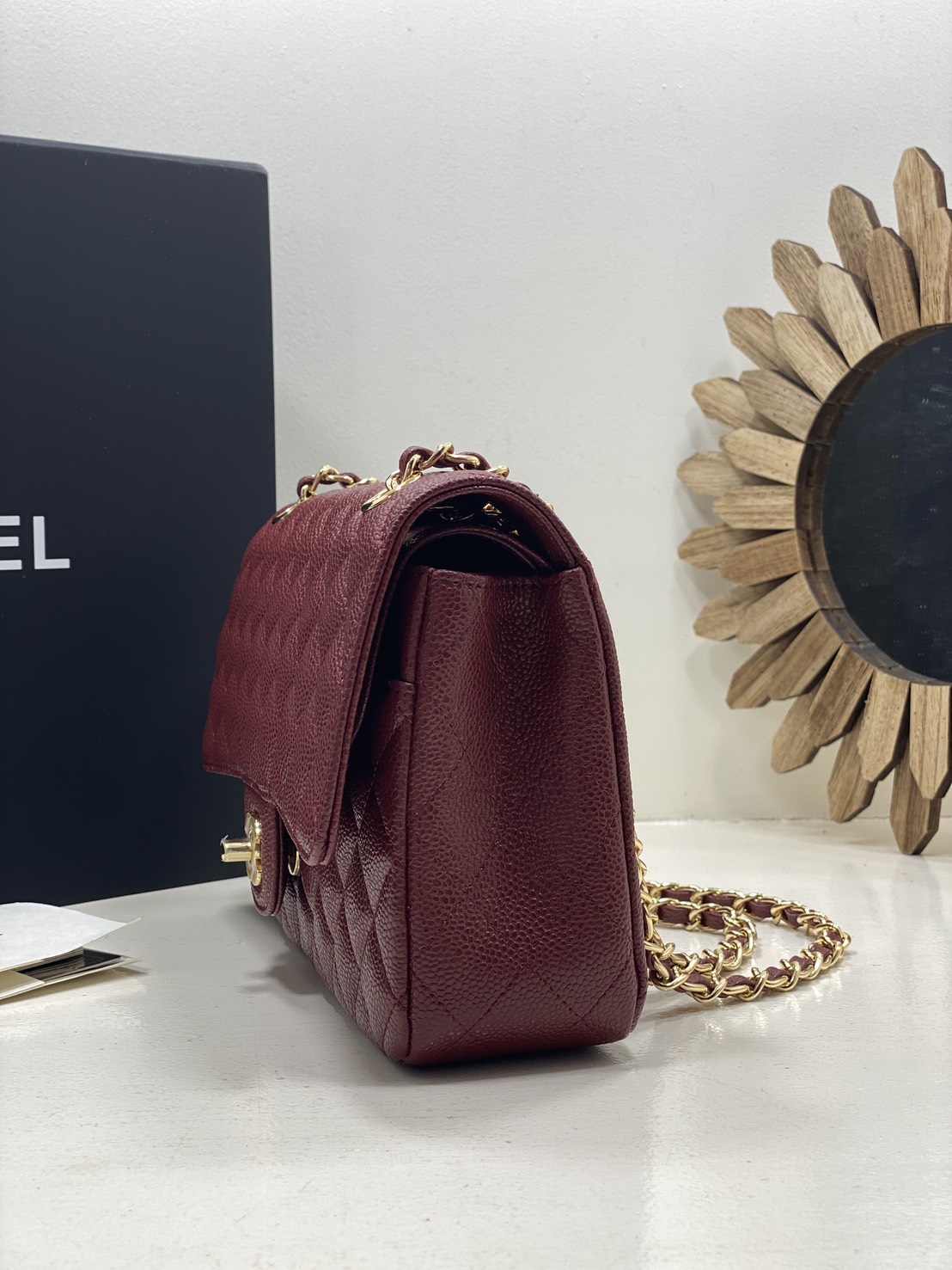 ORI หนังแท้ | CHANEL Classic Medium Flap Bag 25cm กระเป๋าสะพายคลาสสิกรุ่นยอดนิยมตลอดกาล ดีไซน์เรียบหรูหราขับผิว งานหนังแท้ อะไหล่ทองหรูหรา สุดยอดเดอะเบสท์ไอเท็ม