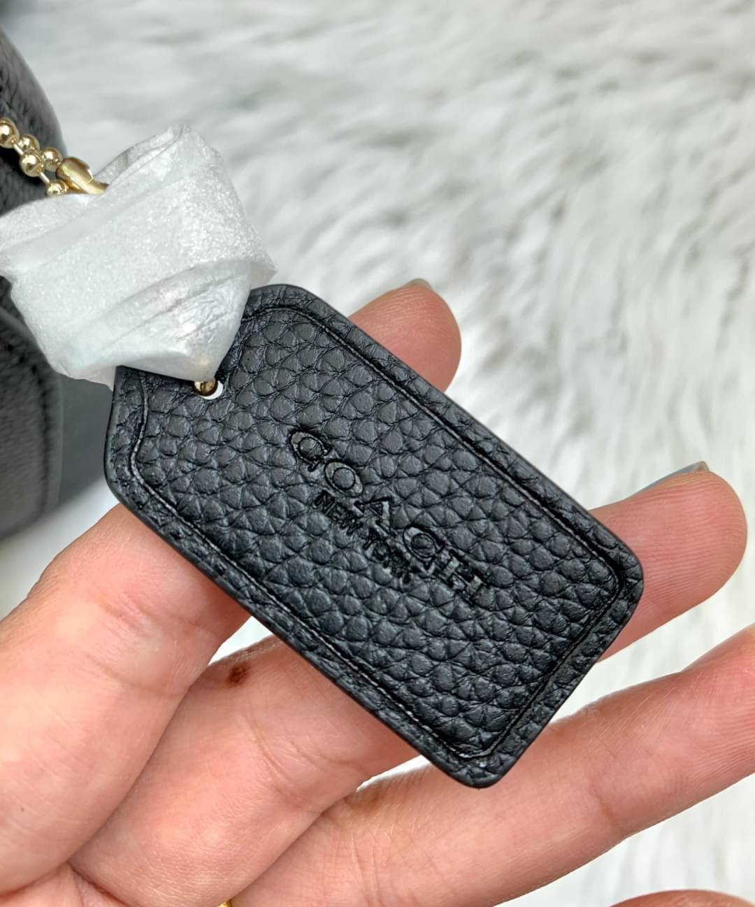 คอลเลคชั่นใหม่ ทั้งสวยทั้งคุณภาพค่ะ😘 COACH KARLEE CROSSBODY BAG 💐พร้อมส่ง ได้ไปไม่ผิดหวังแน่นอนค่ะ! สวยๆแบบคนดังระดับโลกกันค่าา กระเป๋าสะพายแบบครอสบอดี้ร์ หนังแท้นิ่มสวยงามมากๆค่ะ รูปทรงน่ารักกระทัดรัด เปิดปิดกระเป๋าแบบหมุนล็อค ภายในสามารถ