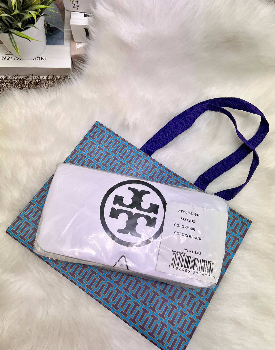 TORY BURCH ELEANOR CONVERTIBLE SHOULDER BAG ((89644)) รุ่นใหม่ สวยตามคนดังเซเลบกันเลยค่า! พร้อมส่ง ห้ามพลาดก่อนหมด ต้องมีติดตัวสักใบค่า กระเป๋าหิ้ว//คล้องไหล่ หรือสะพายข้างได้ หนังแท้เรียบ ผิวลื่น หรูมากๆสำหรับรุ่นนี้ เปิด-ปิดกระเป๋าแบบแม่เหล็กโลโก้แบรนด์