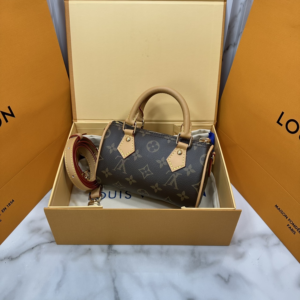 LV Nano Speedy bag Monogram Canvas กระเป๋าสะพายสปีดี้ไซส์มินิ ปุ๊กปิ๊กน่ารัก สวยหรูดูดี ดาราเซเลปใช้เพียบ รุ่นที่สวยงามตลอดกาล สาวๆ ควรมีติดไว้ซักใบ งานจริงสวยดูแพงมากค่า