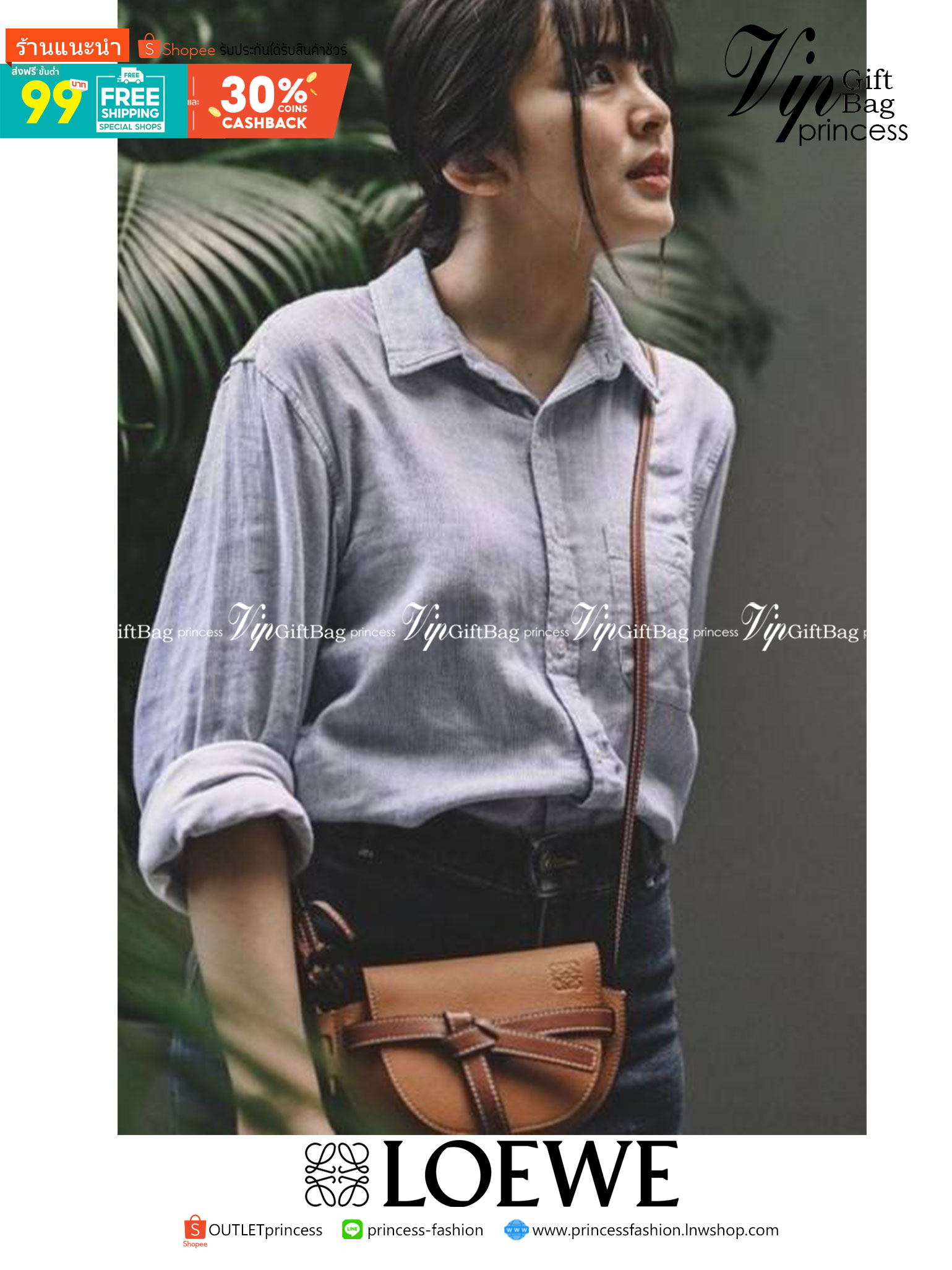 LOEWE Small Leather Gate Crossbody Bag VIP GIFT WITH PURCHASE (GWP) กระเป๋าถือหรือสะพาย Limited จาก LOEWE DUTYFREE COUNTER วัสดุ Canvas & Leather Calfskin หนังแท้ รูปทรงทันสมัย น้ำหนักเบามากค่ะ มาพร้อมสายสะพายยาวสามารถปรับระดับได้ เป็นอีกหนึ่งรุ่นฮิตกันมา