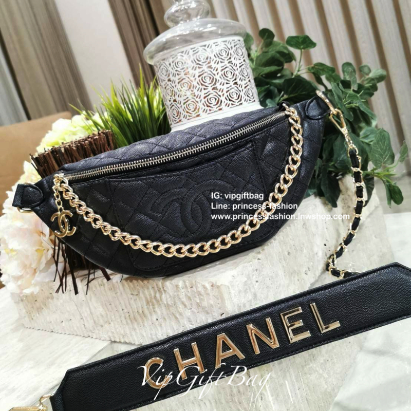 Chanel Waist Bag With Chain VIP Gift With Purchase (GWP) รุ่น Limited พรีเมี่ยม Chanel Perfume Counter กระเป๋าสะพาย คาดเอว หรือคาดอกรุ่นใหม่ล่าสุดวัสดุหนังคาเวียร์ลายตารางเปิดปิดด้วยซิปห้องอะไหล่แบรนด์ สะดวกใช้ ภายในมีโลโก้ ใส่มือถือ iphone ของจุกจิกได้ ร