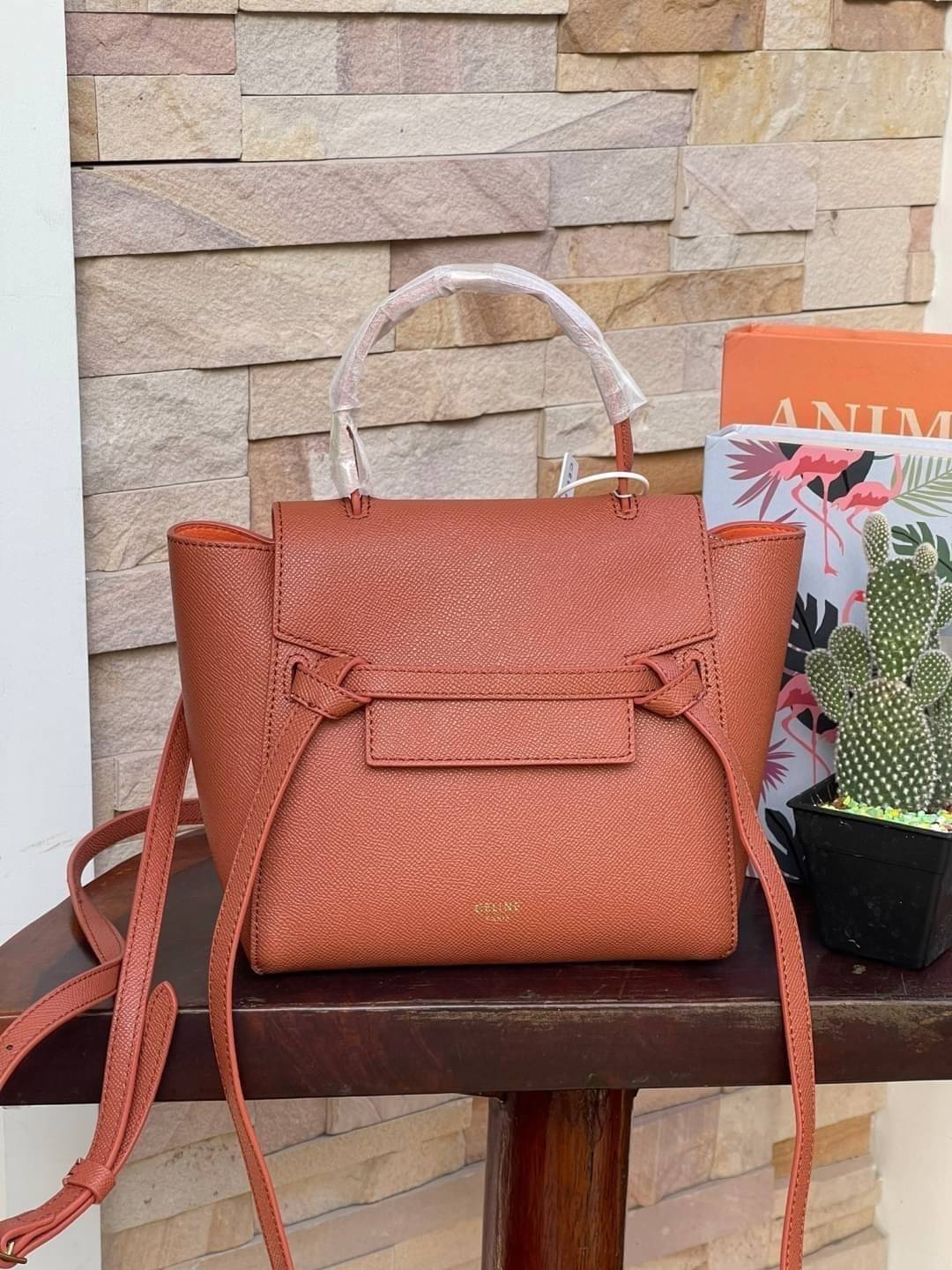 CELINE NANO BELT BAG / Celine Belt Bag กระเป๋าถือที่มีสไตล์มินิมอล และดูเรียบง่าย แต่หรูหรา