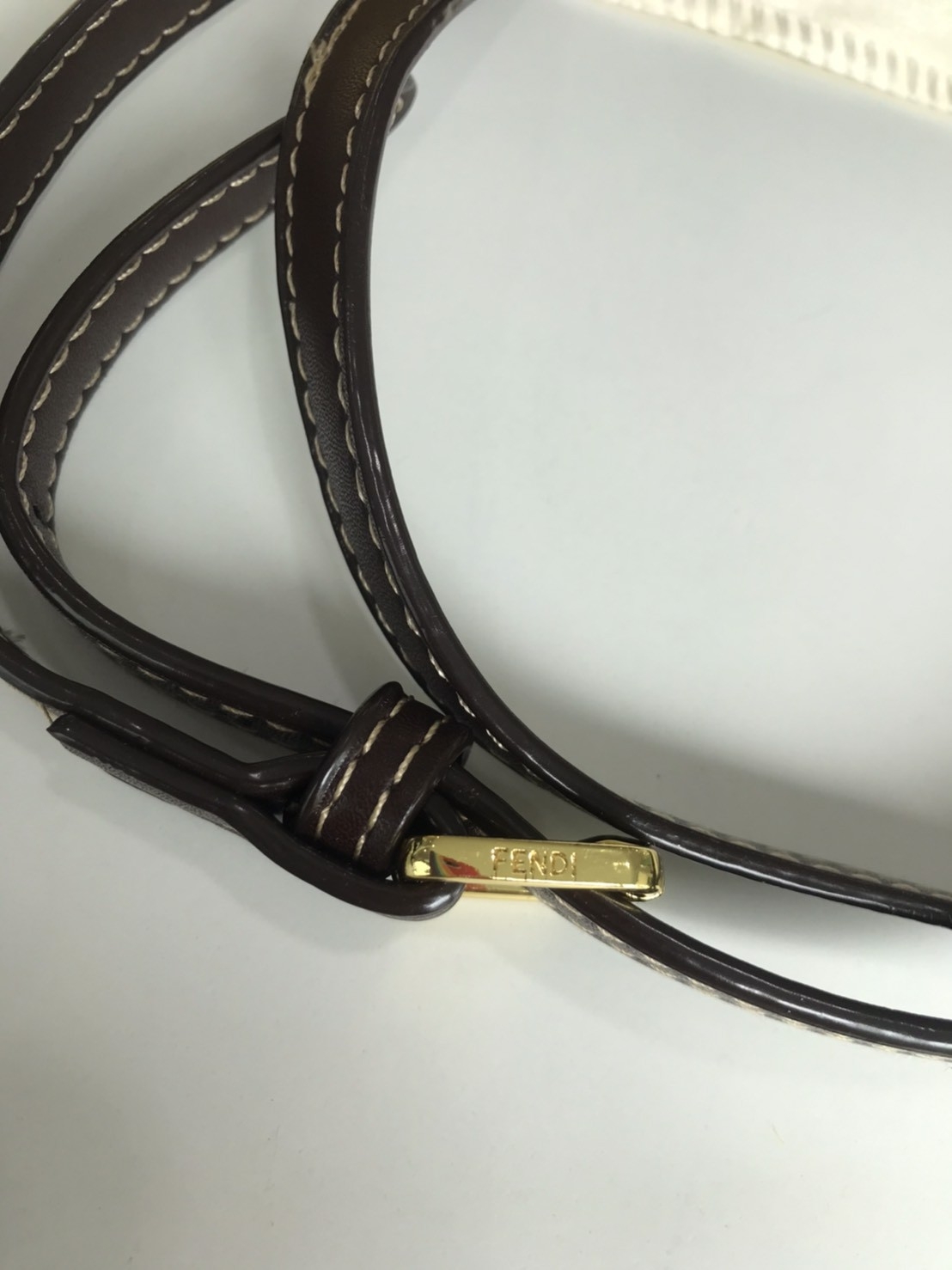 Fendi Tobacco Monogram FF Logo Zucca Buckle Belt Boston Mini Bag Brow Canvas Satchel กระเป๋าสะพายข้าง size mini สุดฮิต วัสดุ canvas จุของได้เยอะ ใส่iphone+ ได้ เปิดปิดด้วยซิป น่ารักมากกก ห้ามพลาดเลยค่ะใบนี้แนะนำสุดๆ มีสายสั้น+สายสะพายไหล่ ปรับสายได้