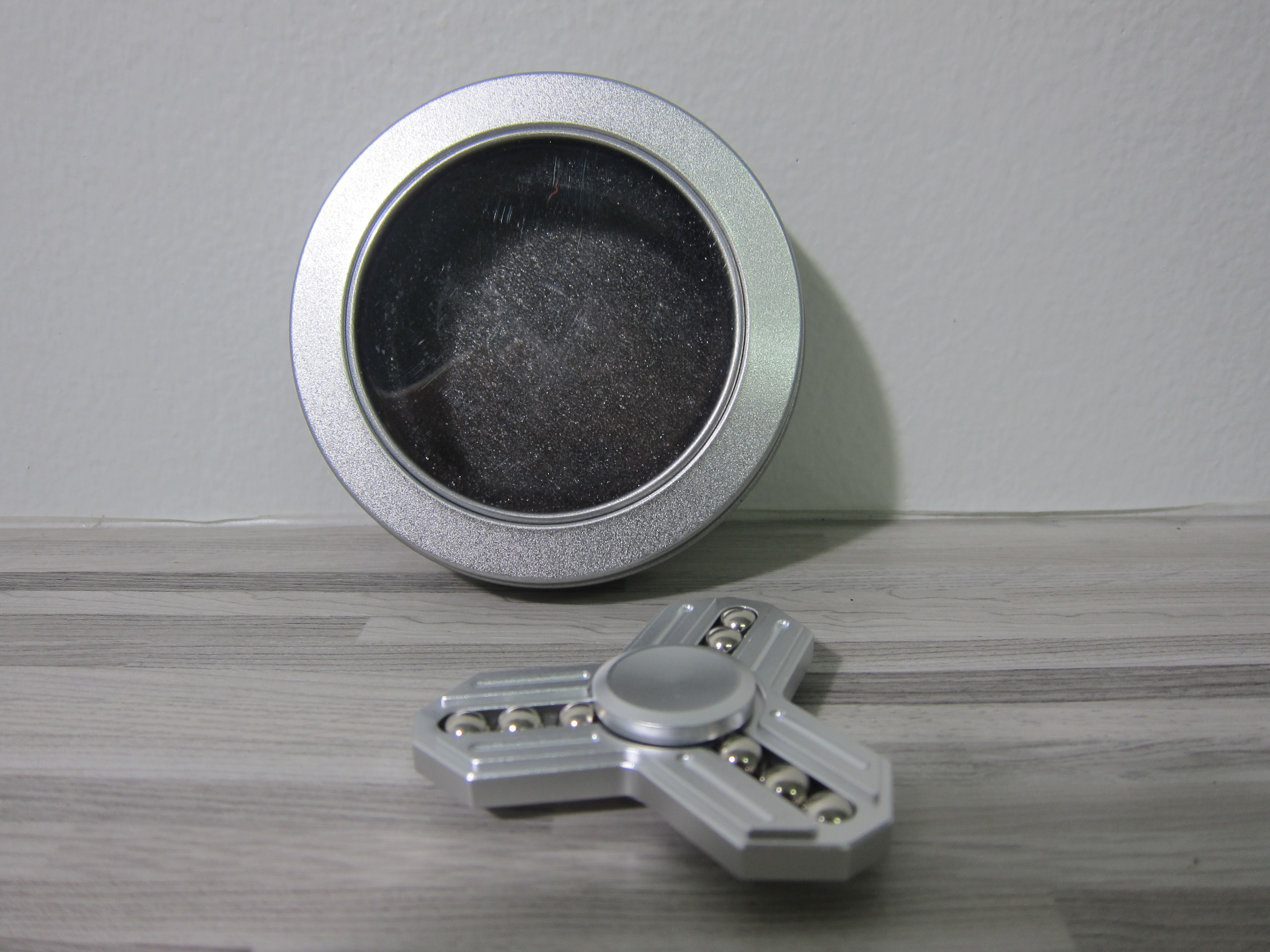 กังหันนิ้ว Fidget spinnerอย่างดีแบบมีลูกปืนรูปกากบาท