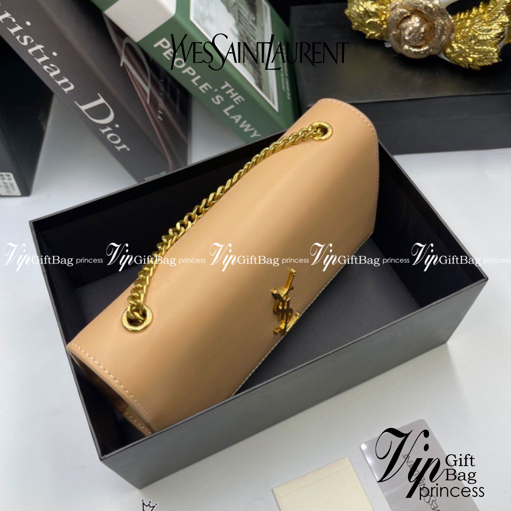 หนังแท้ YSL SAINT LAURENT Kate Medium leather shoulder bag กระเป๋าสะพายแบรนด์หรู เปิดหน้าอะไหล่ทอง,เงิน,ดำ (หนังลวดลายคล้ายคาเวียร์และหนังลาย Croc leather ) งานสวยดูดีมีระดับ ปั้มทุกจุด สวยเป๊ะมากก ขนาดกระทัดรัดกำลังดี มาพร้อมาสะพายโซ่ยาว (ปรับ/ถอด ไม่ได้