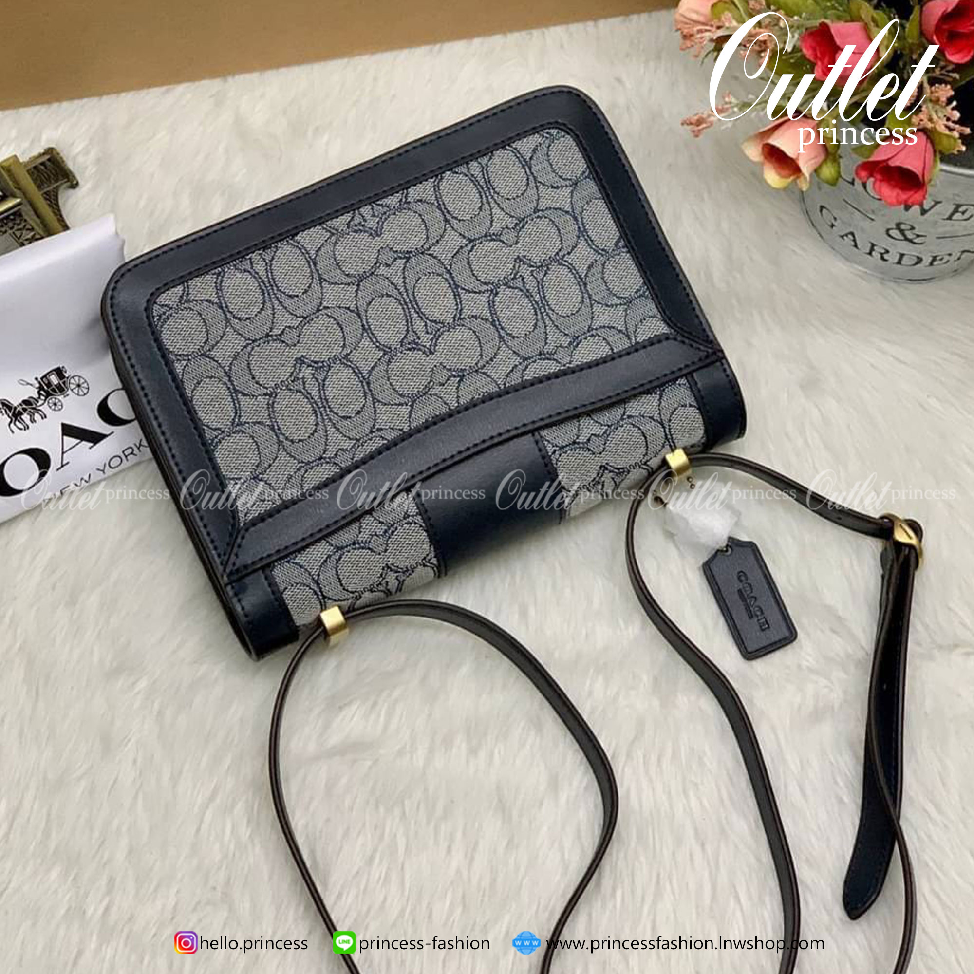COACH ALIE SHOULDER BAG IN SIGNATURE JACQUARD WITH SNAKESKIN DETAIL ((4615)) 🔺ยังไม่เข้าไทยค่ะ ได้ไปไม่ผิดหวังแน่นอนค่ะ! พร้อมส่ง! กระเป๋าสะพายข้างหรือสามารถทบสายกันเพื่อคล้องไหล่ได้ค่ะ วัสดุ Jacquard+หนังแท้ หนังนิ่มสวยงามมากๆค่ะ ด้านหน้าเป็นแผ่น