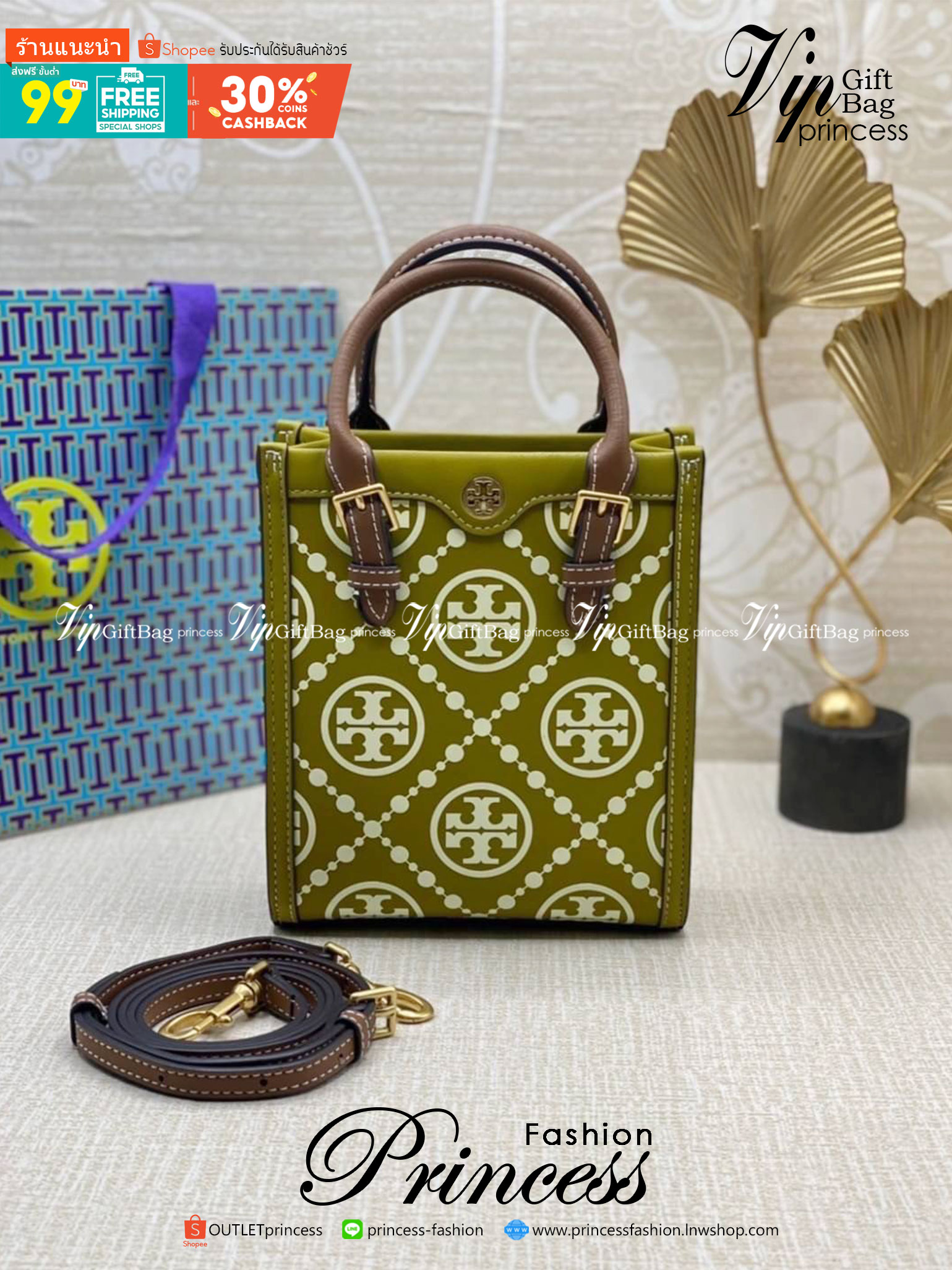 TORY BURCH T MONOGRAM EMBOSSED MINI TOTE สุดหรูกับกระเป๋าสะพายทรงโท้ท ไซส์มินิ ที่สร้างความหรูหราให้ตัวกระเป๋าด้วยดีเทลลายนูน แต่งแต้มลวดลายเอกลักษณ์ สีลูกคุณมากๆ!! วัสดุหนังแท้ ผิวสัมผัสดี ปากกระเป๋ามีแถบแม่เหล็กกันของหล่นได้ ภายในโล่ง ใส่ของจำเป็นได้ โท