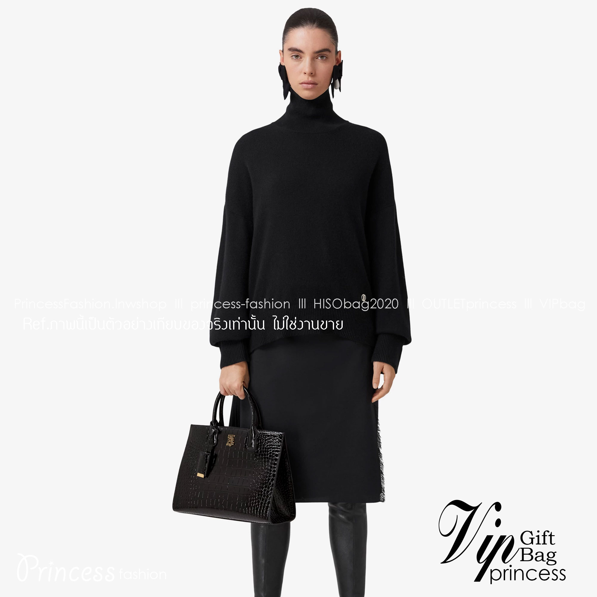 Burberry Small Frances Tote Bag / Burberry Tote Bag สวยหรูดูดีเกินต้าน กับกระเป๋าถือทรงสวย ดีไซน์ผู้ดีเรียบหรู ถือขับผิวไปเลยทุกสี สวยคม มาพร้อมหูจับในตัว พร้อมสายสะพายยาว งานจริงดีงาม สาวๆได้ไปรับรองประทับใจแน่นอนจ้า