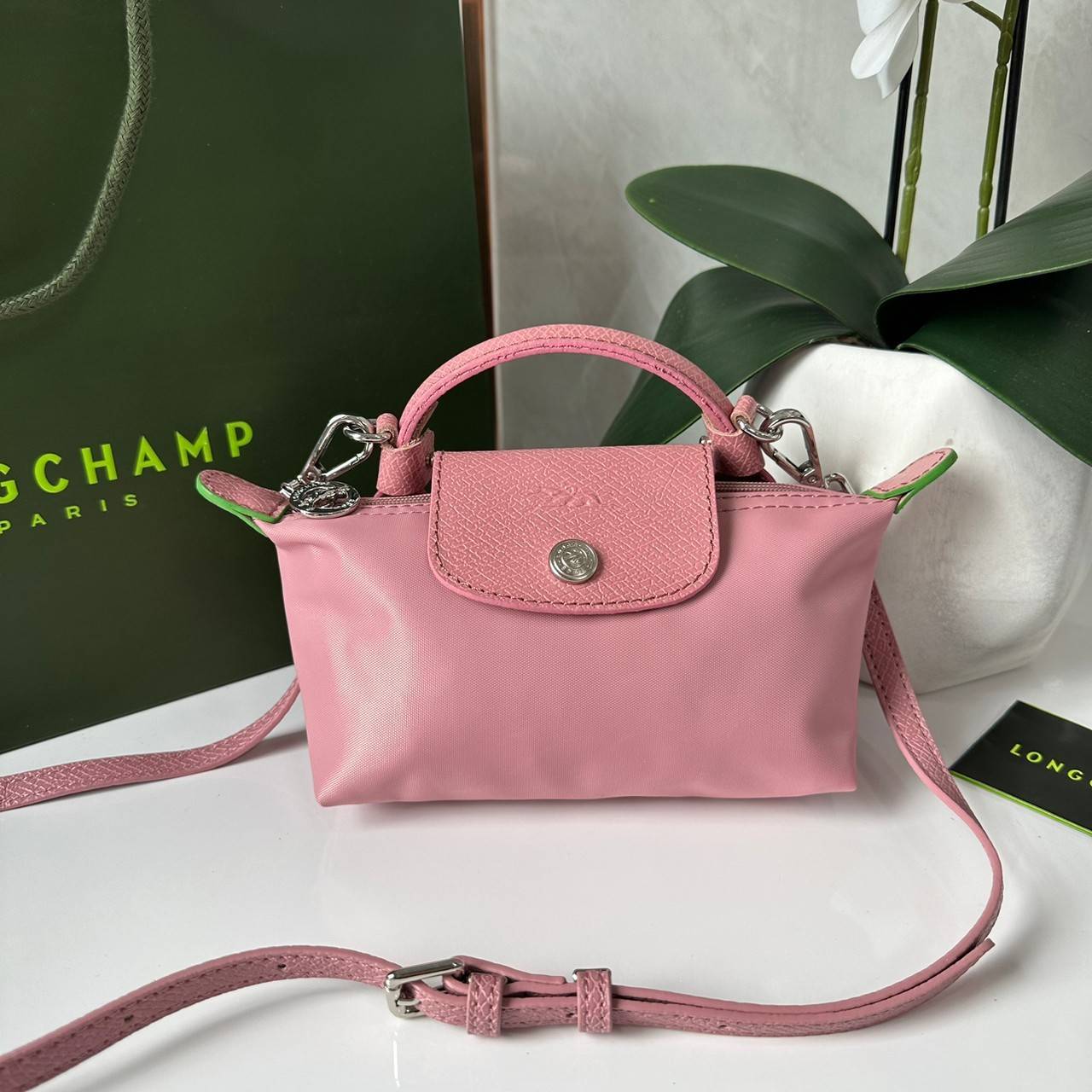 LONGCHAMP LE PLIAGE ORIGINAL Pouch with handle กระเป๋าใบเล็กขนาดกระทัดเหมาะกับใส่ของจำเป็นจุกจิก
